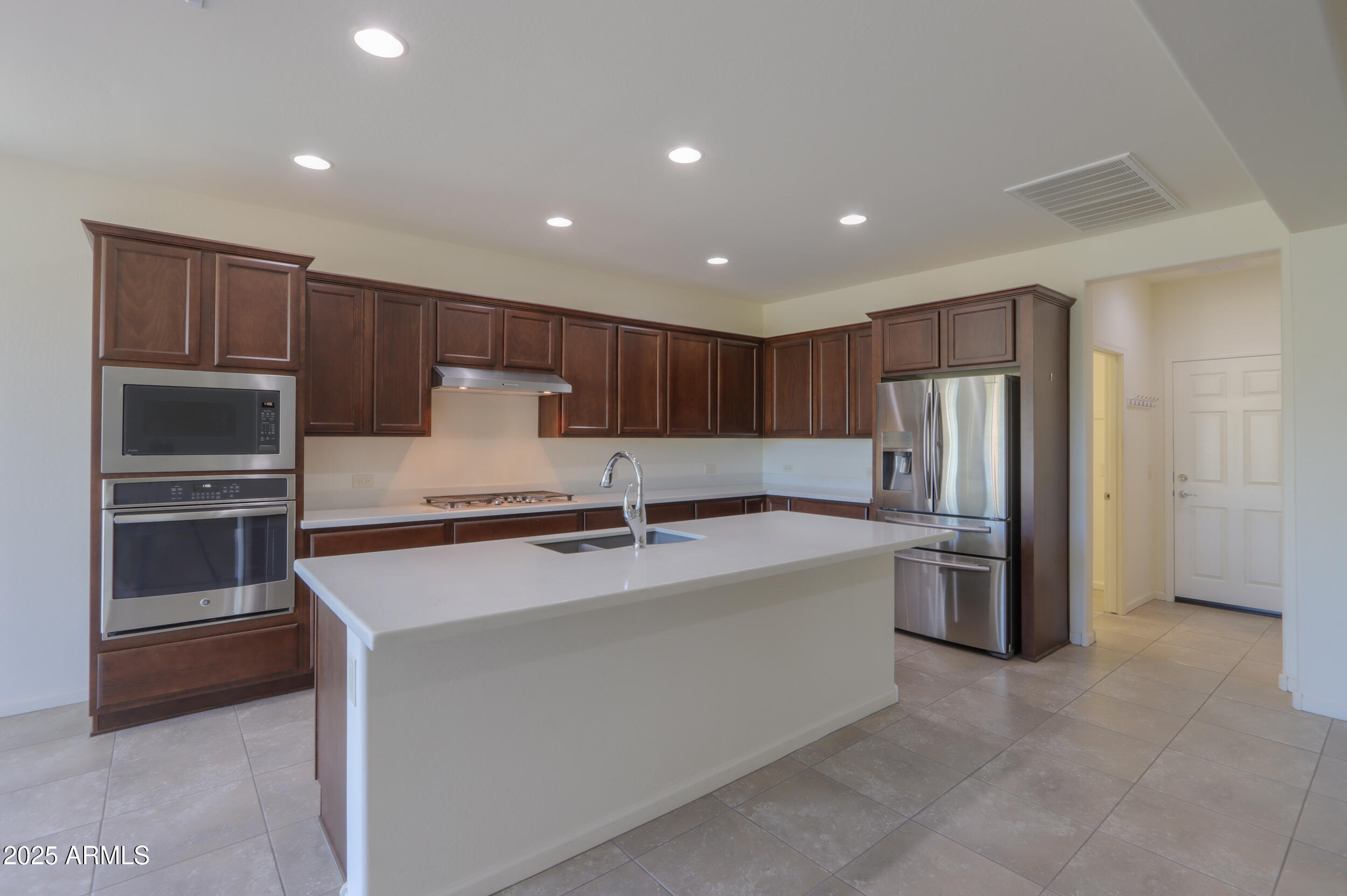 4696 W BUCKSKIN Drive