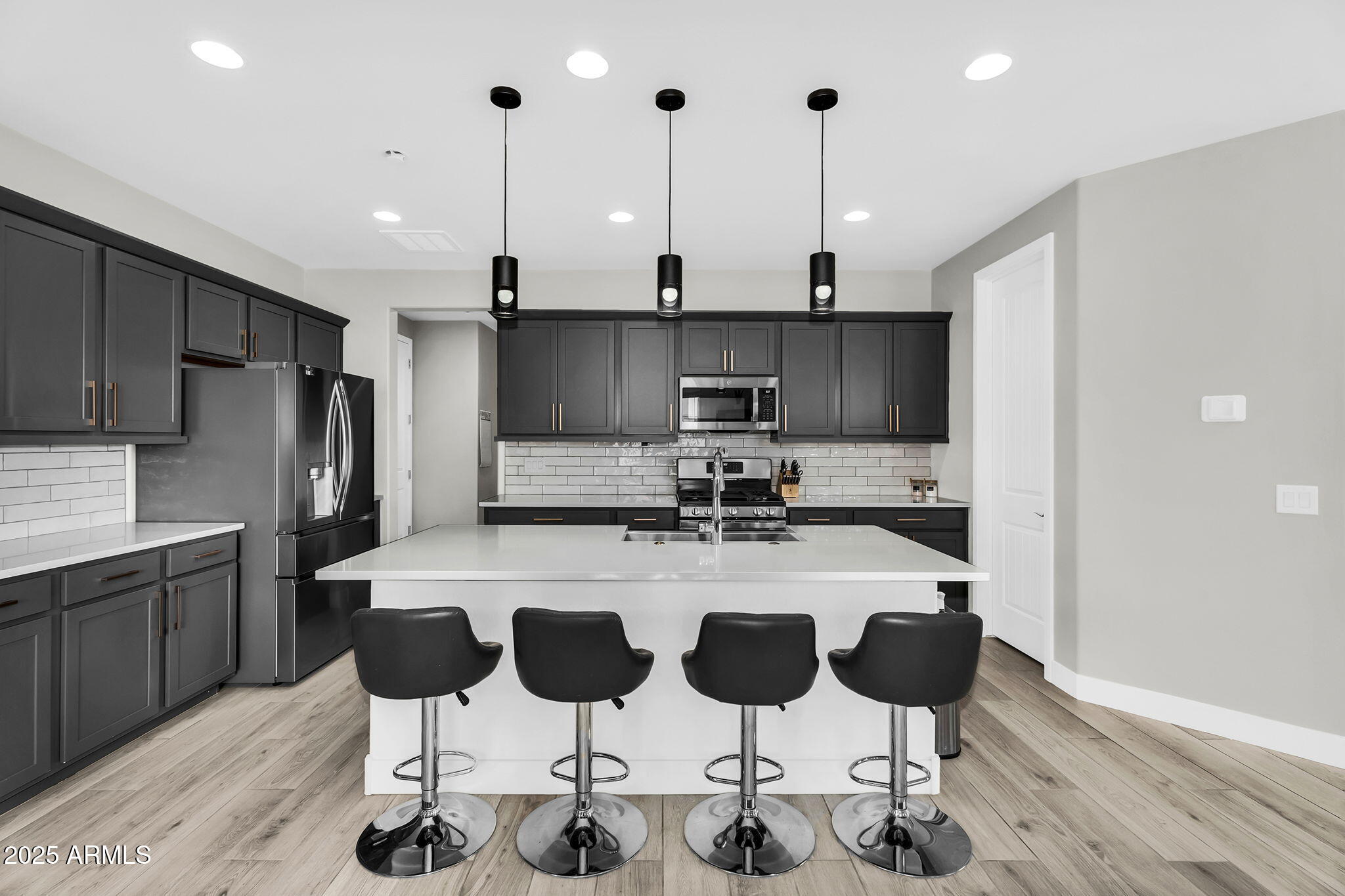 987 W MACAW Drive