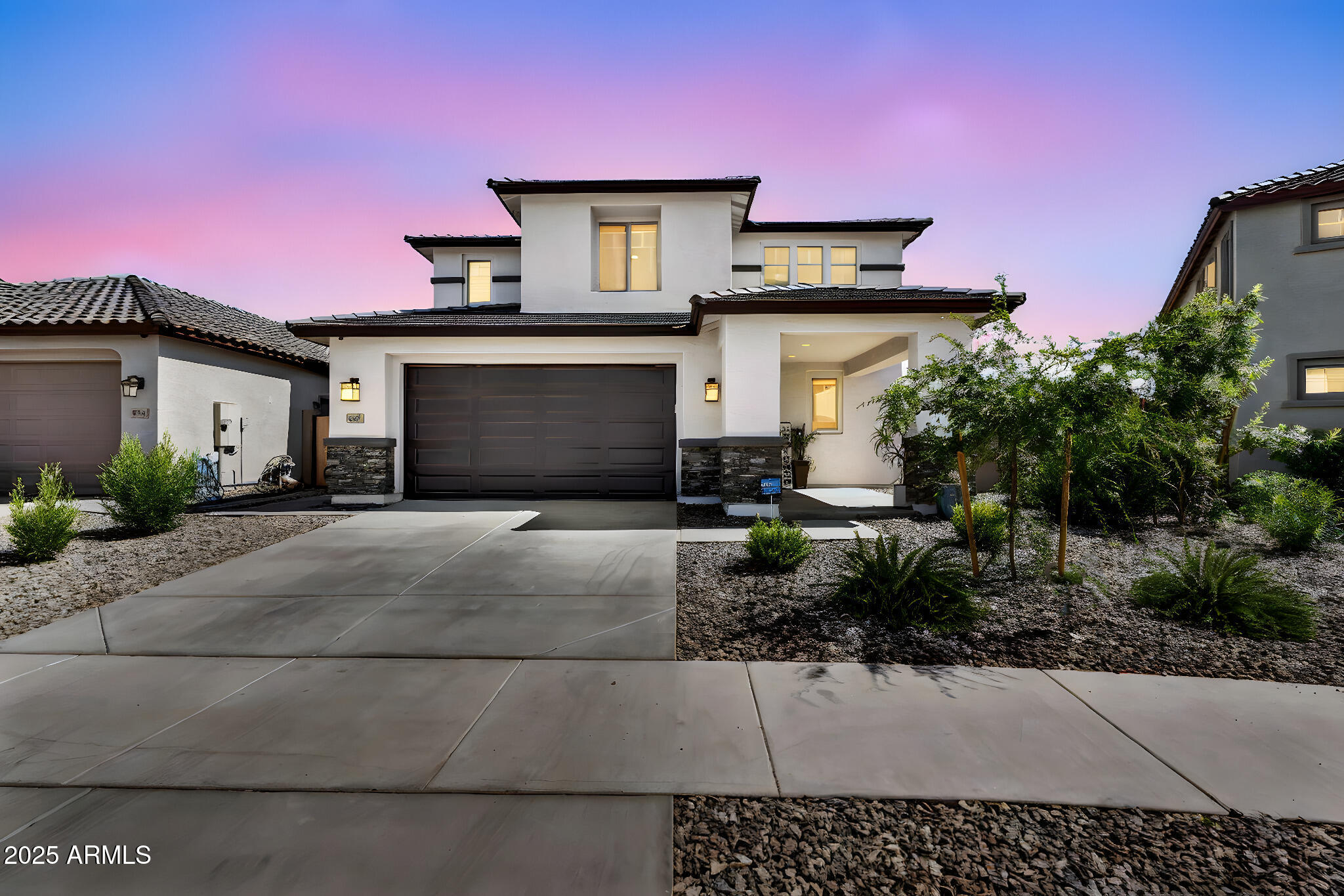 987 W MACAW Drive