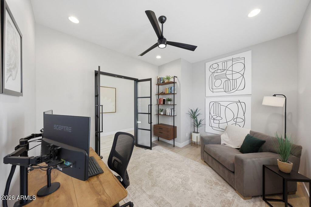 2209 E FALLEN LEAF Lane