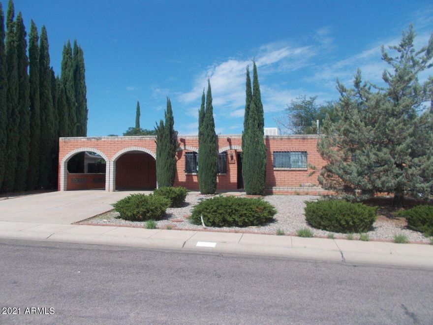 Spacious home in the PDS elementary subdivision. 3 bedroom 2 bath and 1647 sq ft. Walking distance to elementary school, bus routes to Buena High. You'll love the convenience of the location. Easy access to most of Sierra Vista's popular spots. Ceramic tile in living areas and carpet in bedrooms.