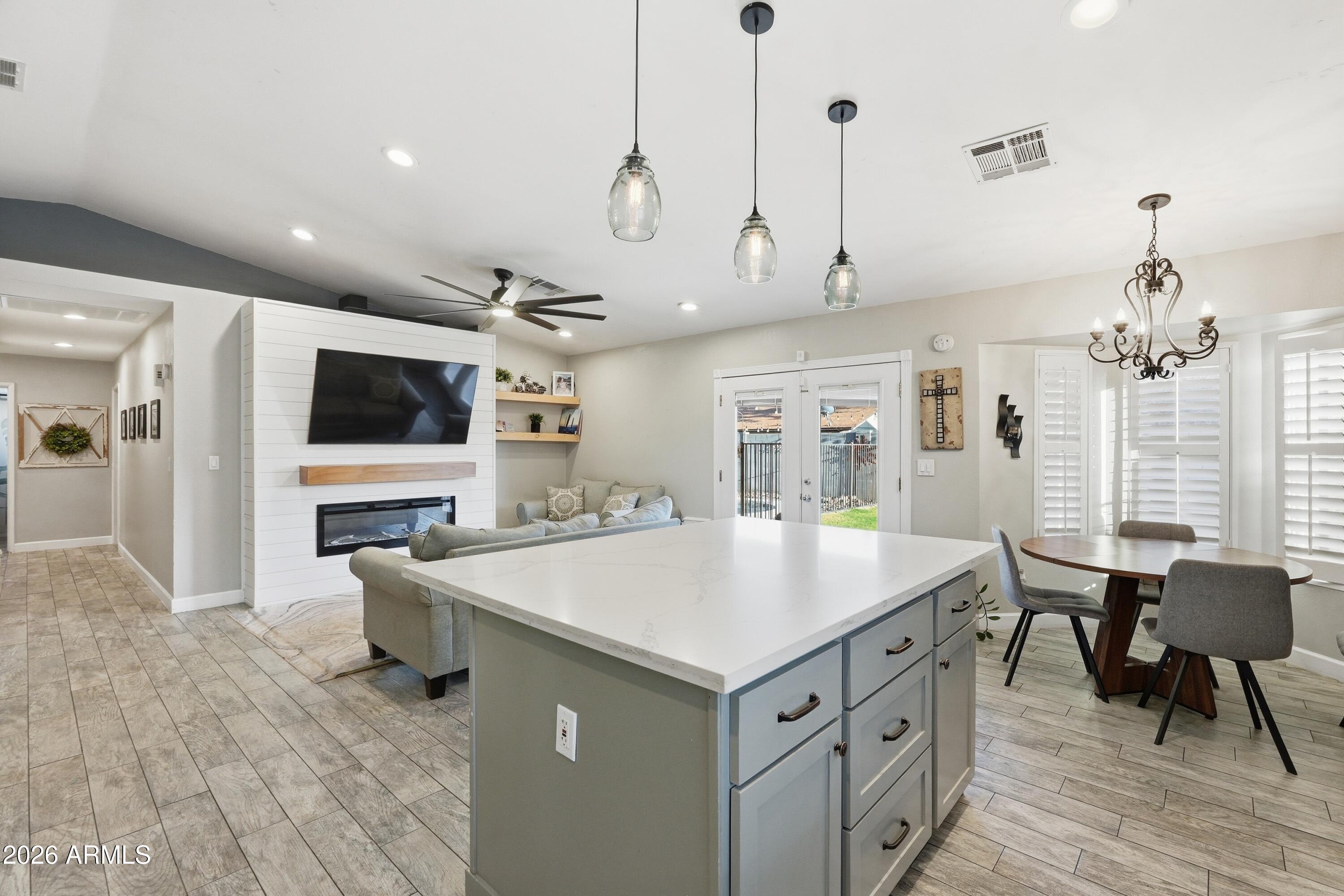 11113 W ROMA Avenue W