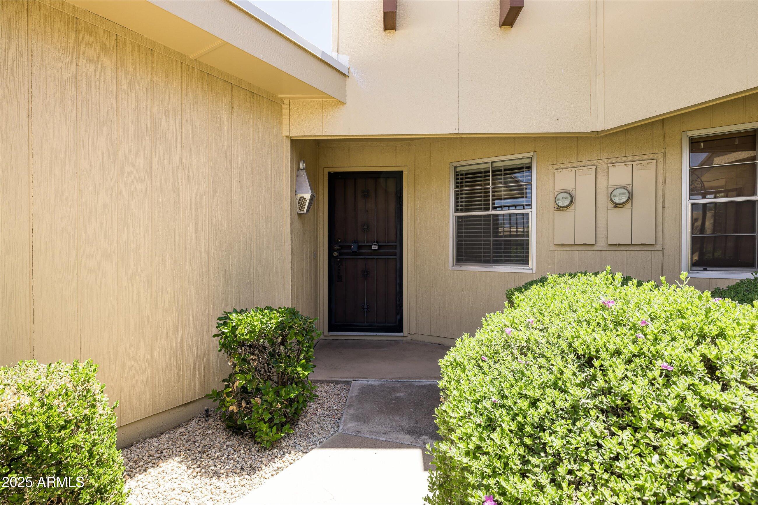 Homes 2 10468 W PALMERAS Drive