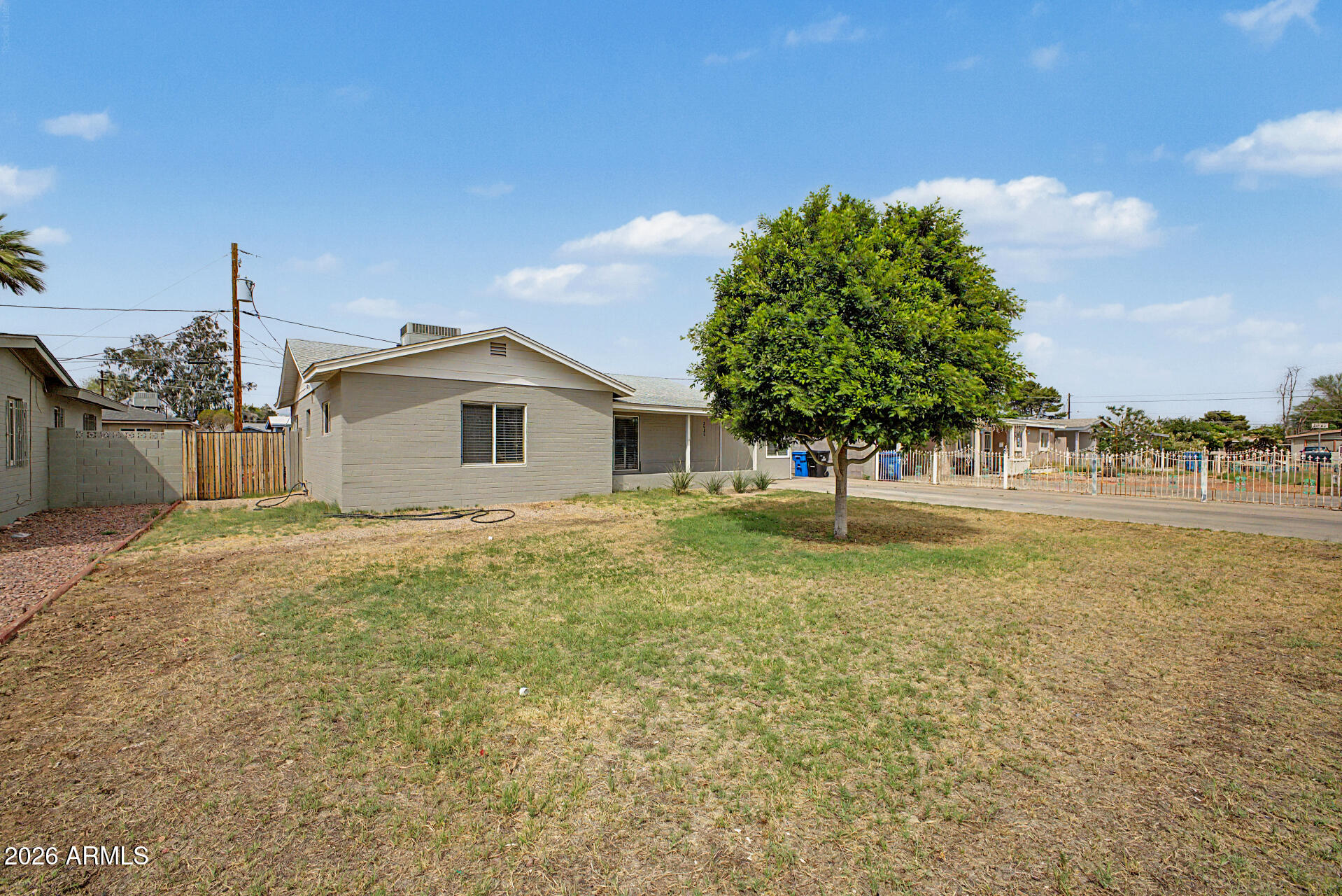 2026 W OREGON Avenue