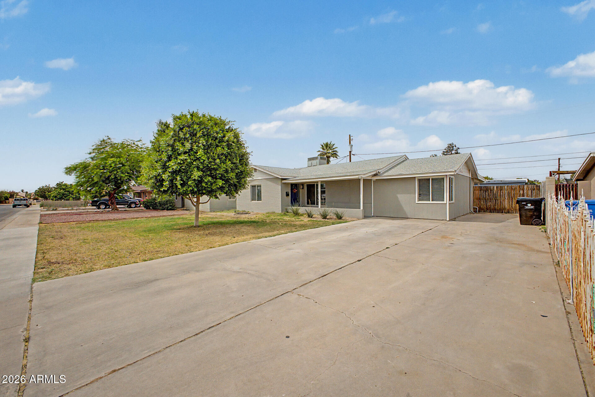 2026 W OREGON Avenue