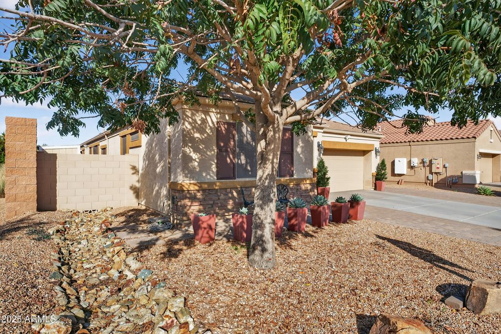 Photo of 9456 W Georgia Avenue, Glendale, AZ 85305 (MLS # 6961760)