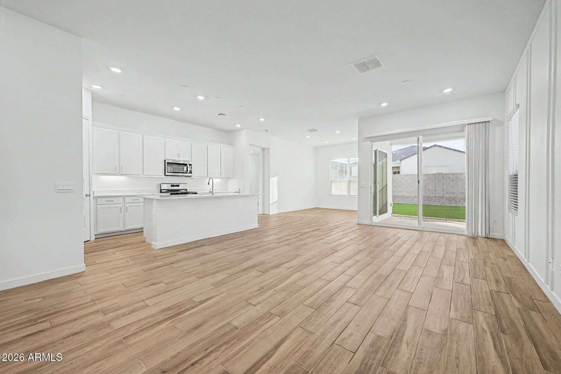 1734 E QUESTA Drive