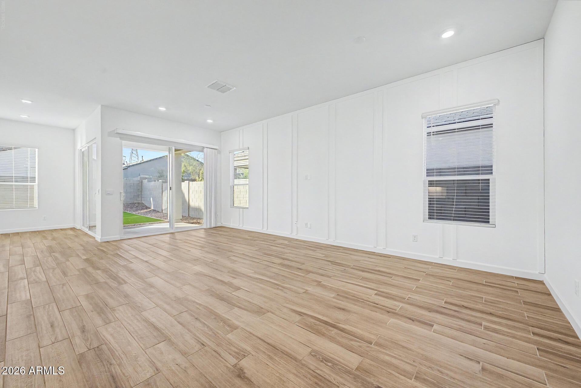 1734 E QUESTA Drive