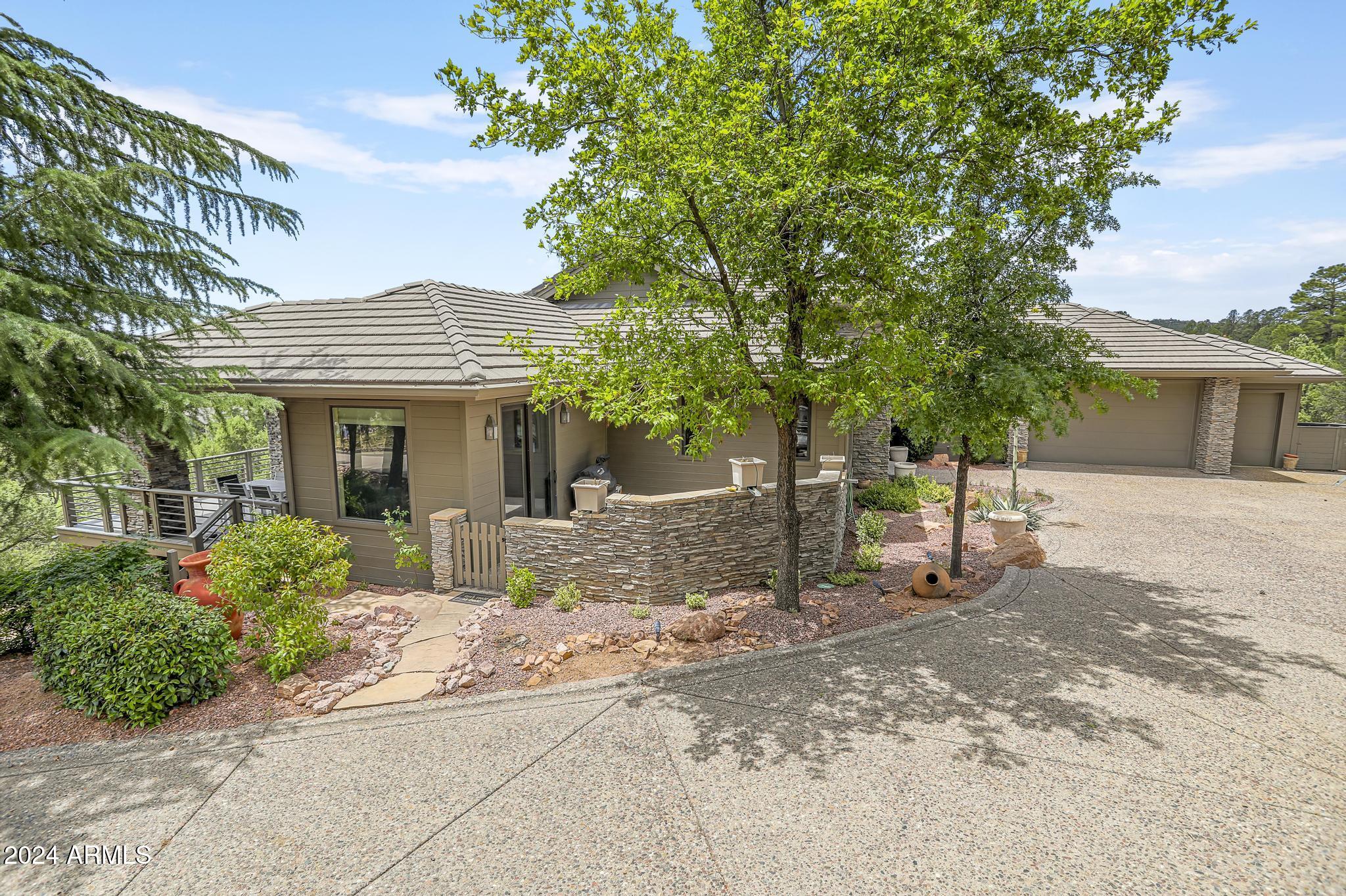 804 N GRAPEVINE Drive