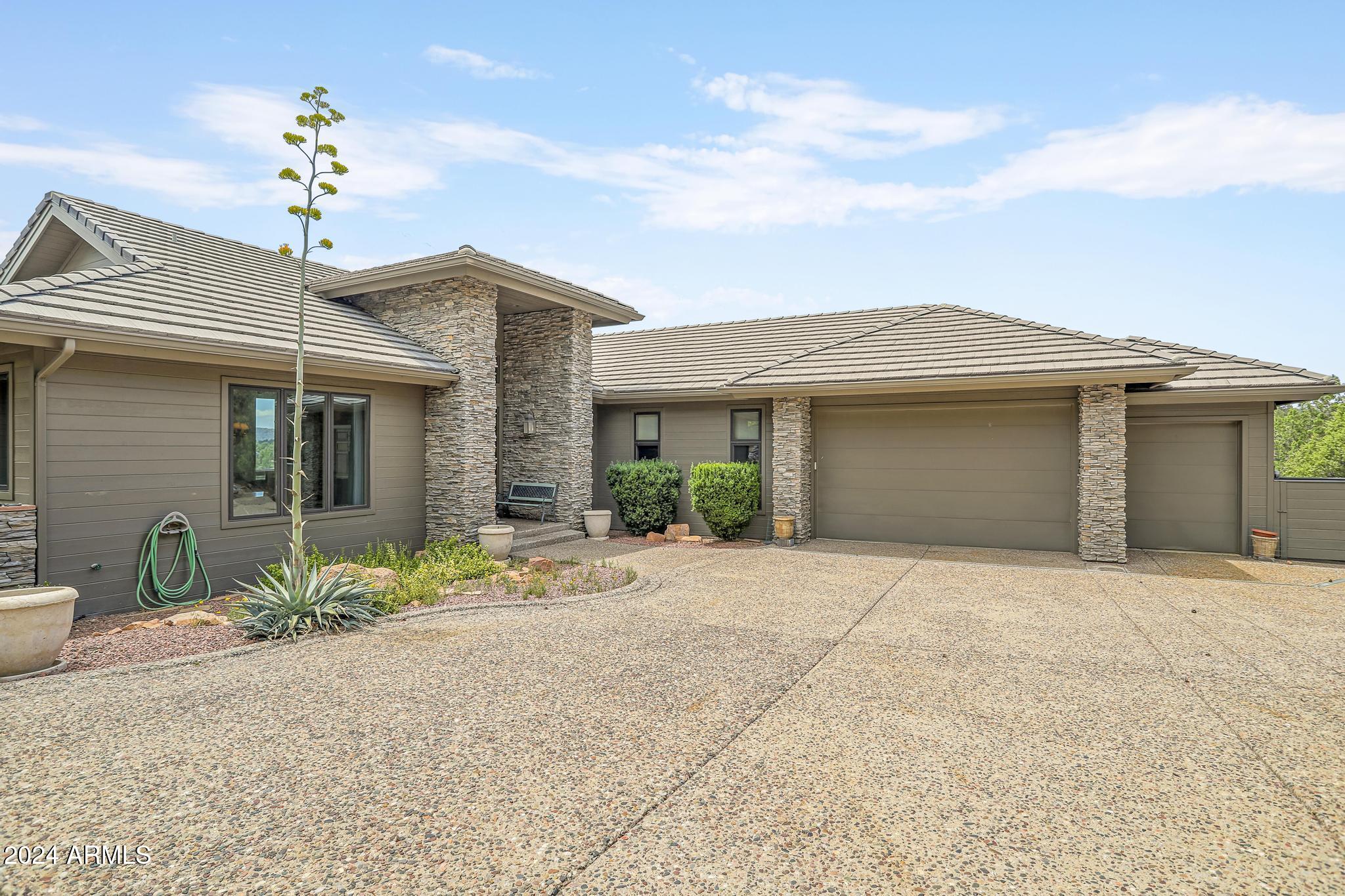 804 N GRAPEVINE Drive