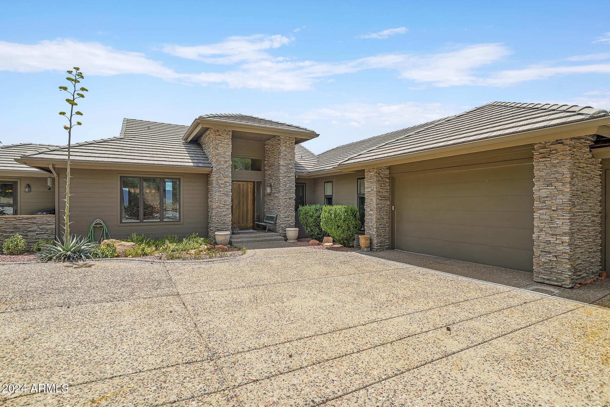 804 N GRAPEVINE Drive