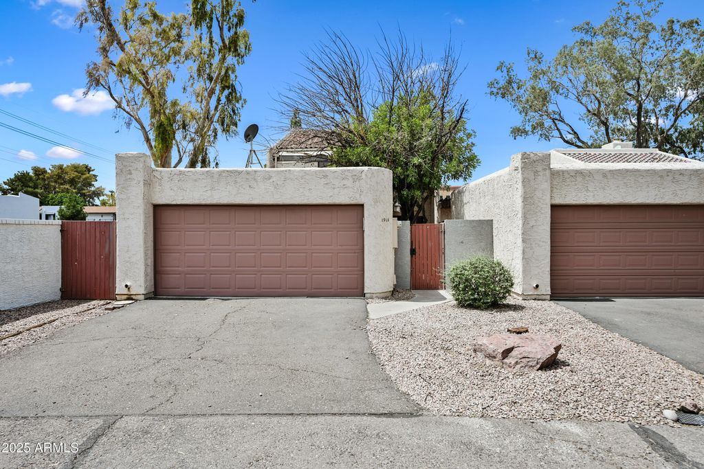 Photo of 1916 S River Drive, Tempe, AZ 85281 (MLS # 6912151)
