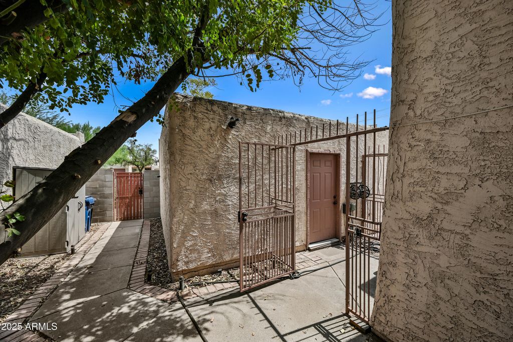 Photo of 1916 S River Drive, Tempe, AZ 85281 (MLS # 6912151)