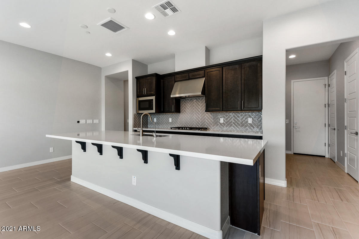 7440 E VIA DE LUNA Drive