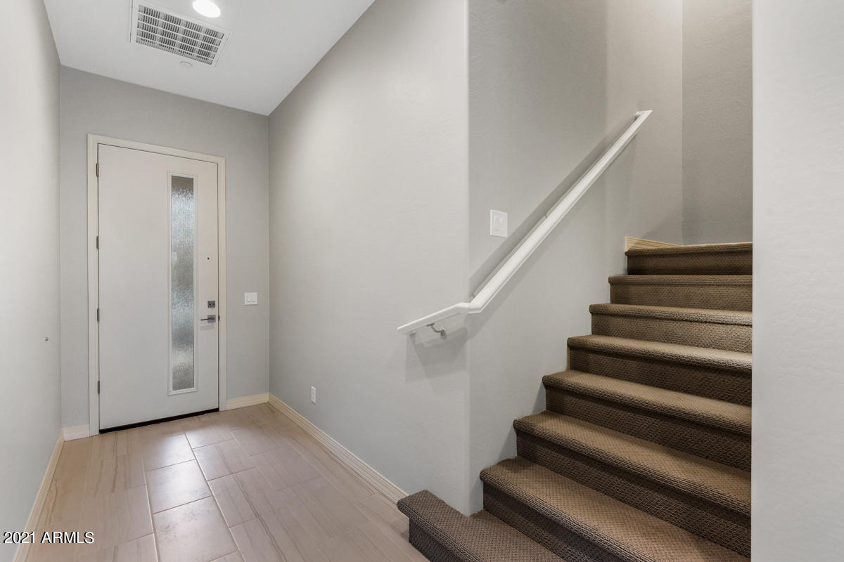 7440 E VIA DE LUNA Drive