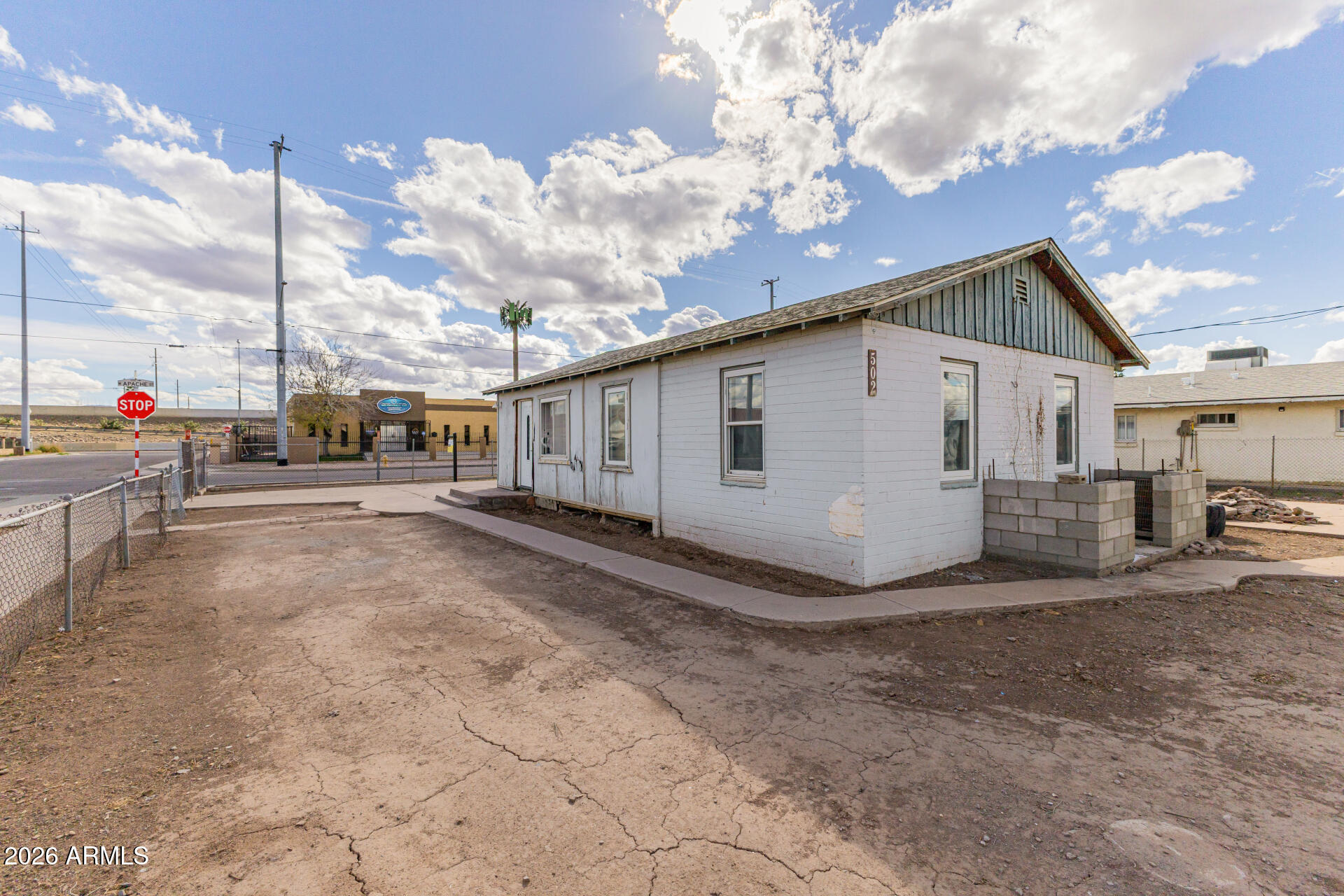 502 W APACHE Street