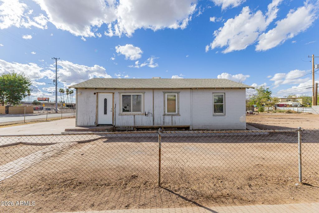 Photo of 502 W Apache Street, Phoenix, AZ 85003 (MLS # 6986252)