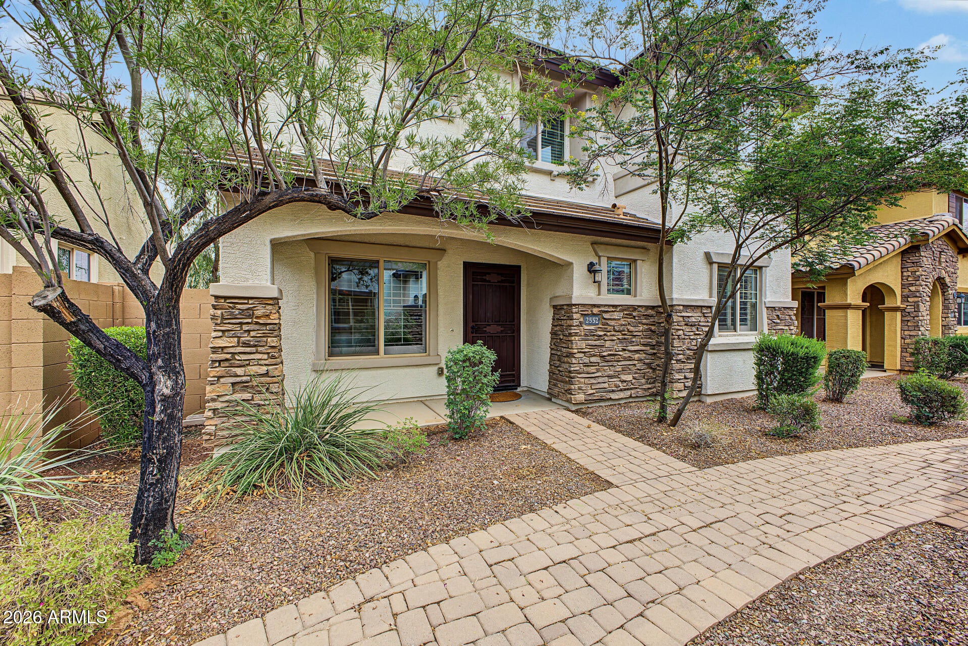 2552 E VERMONT Drive