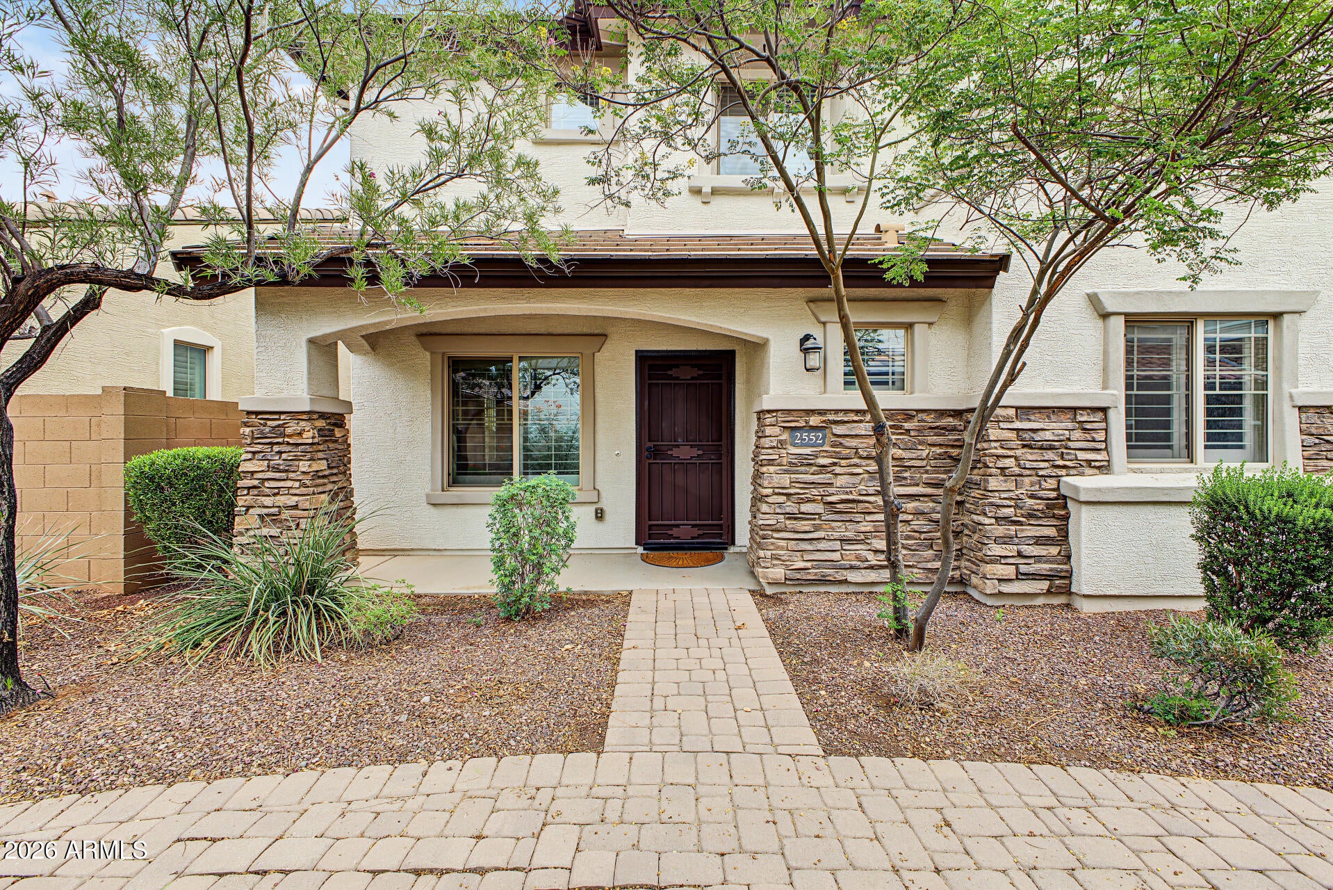 2552 E VERMONT Drive
