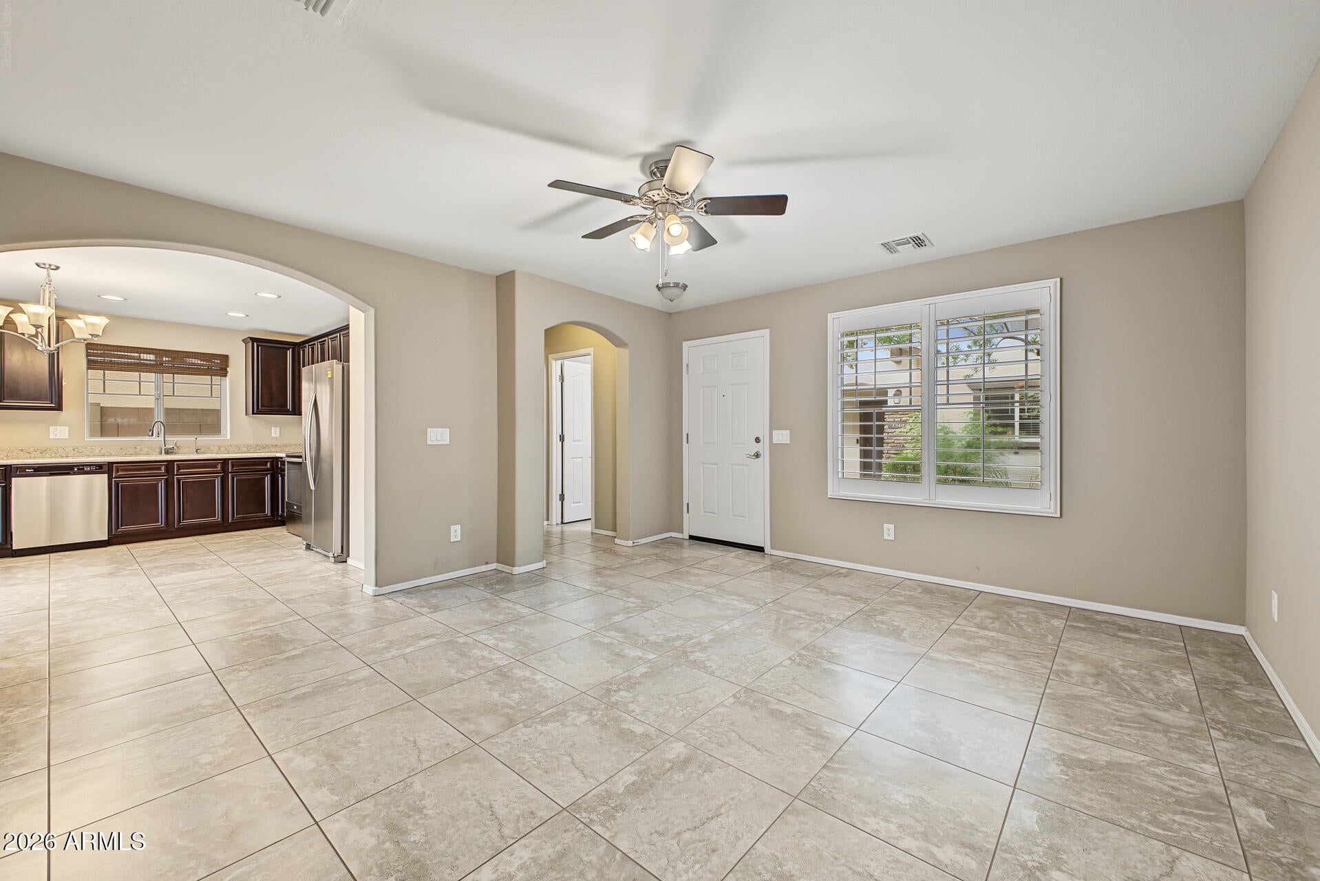 2552 E VERMONT Drive