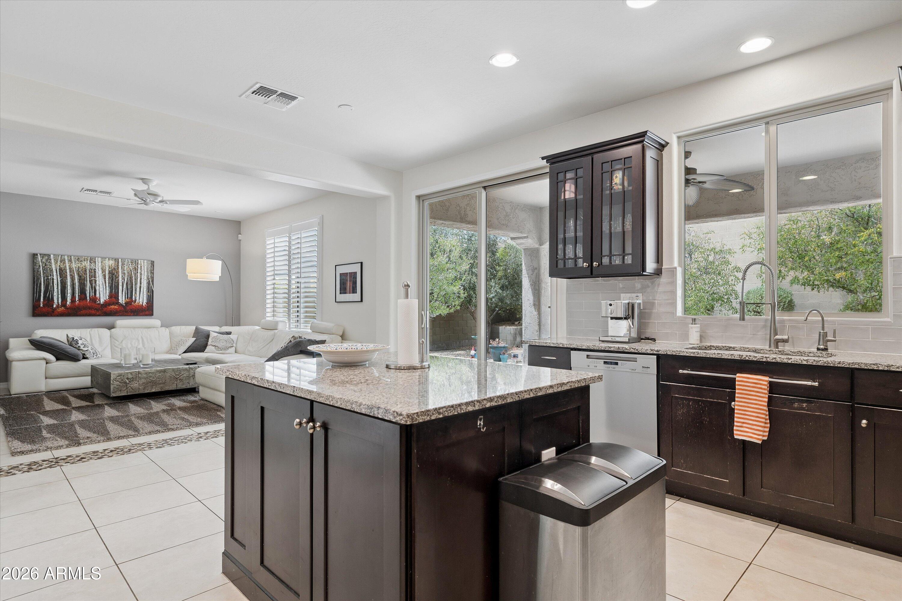 3826 E CAT BALUE Drive