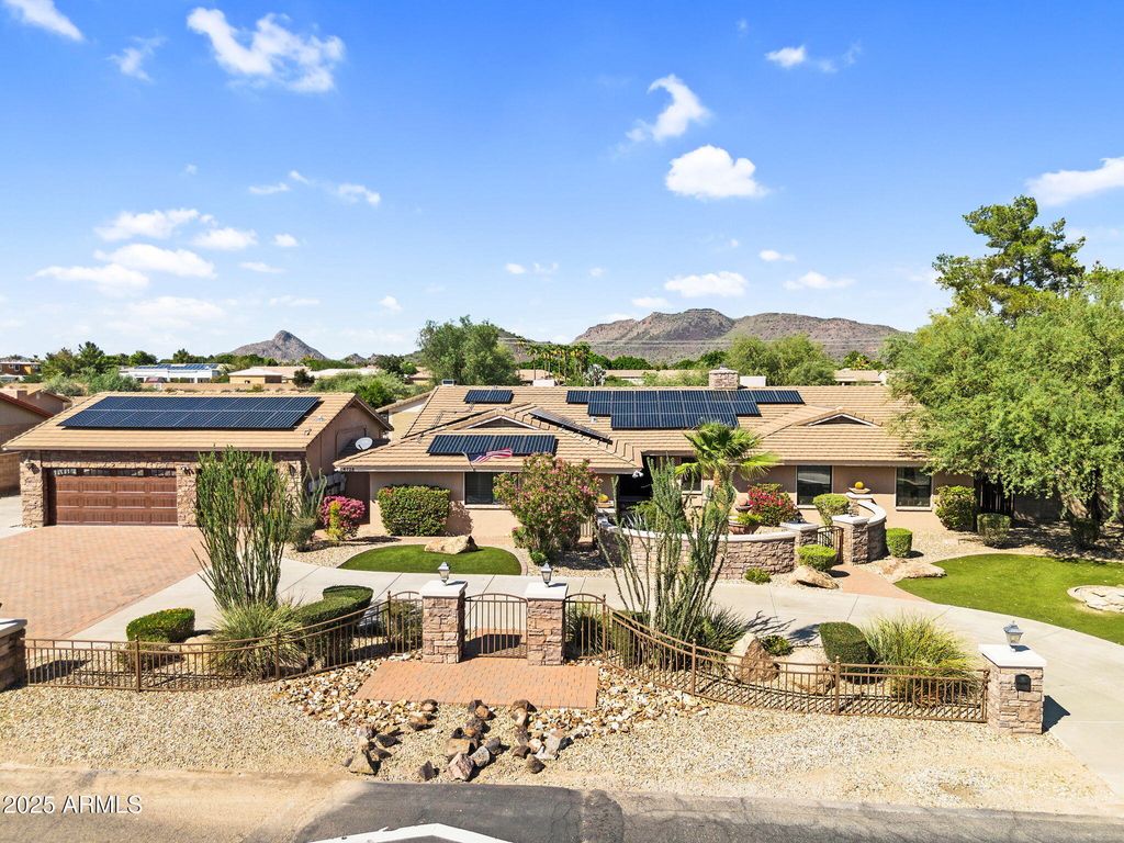 Photo of 4728 W Saguaro Park Lane, Glendale, AZ 85310 (MLS # 6925629)