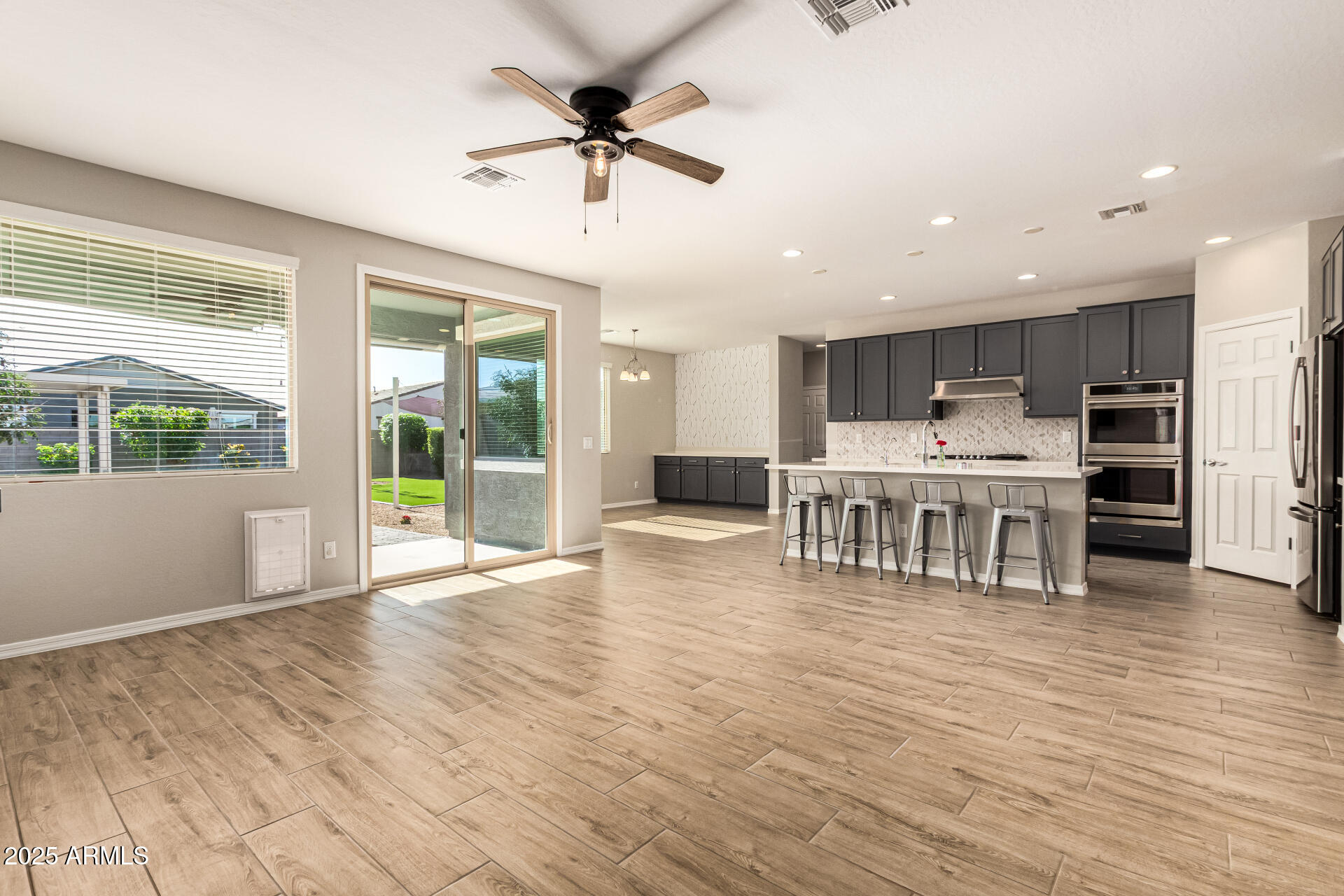 9819 E SEISMIC Avenue