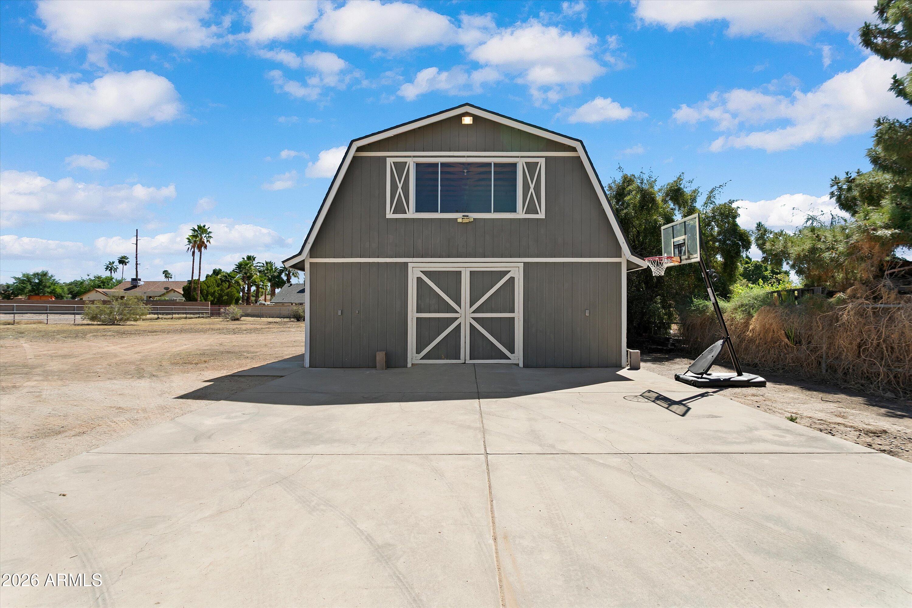 5913 W GROVERS Avenue