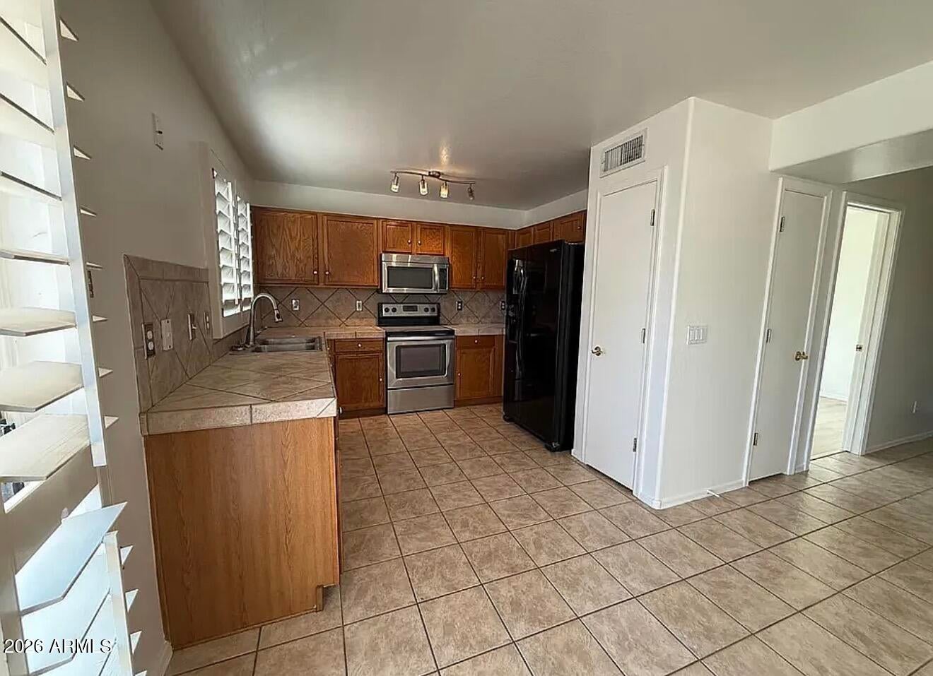 1338 E 10TH Place