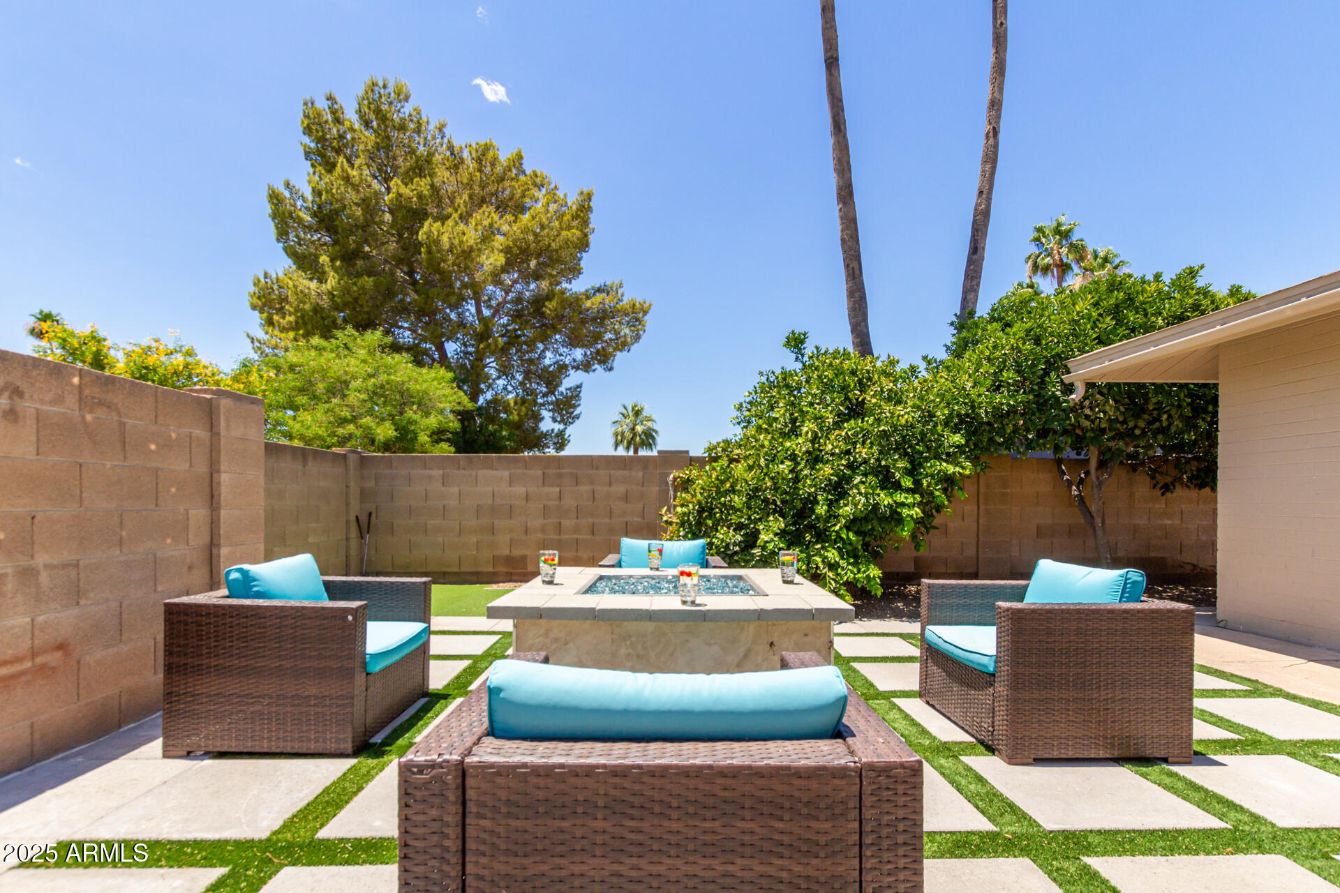 8731 E COLUMBUS Avenue