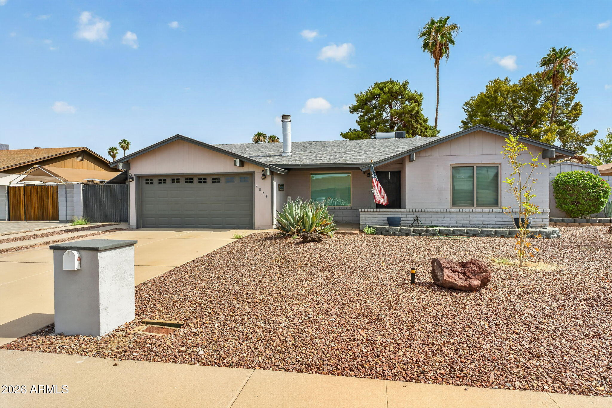 2032 W Meadow Drive