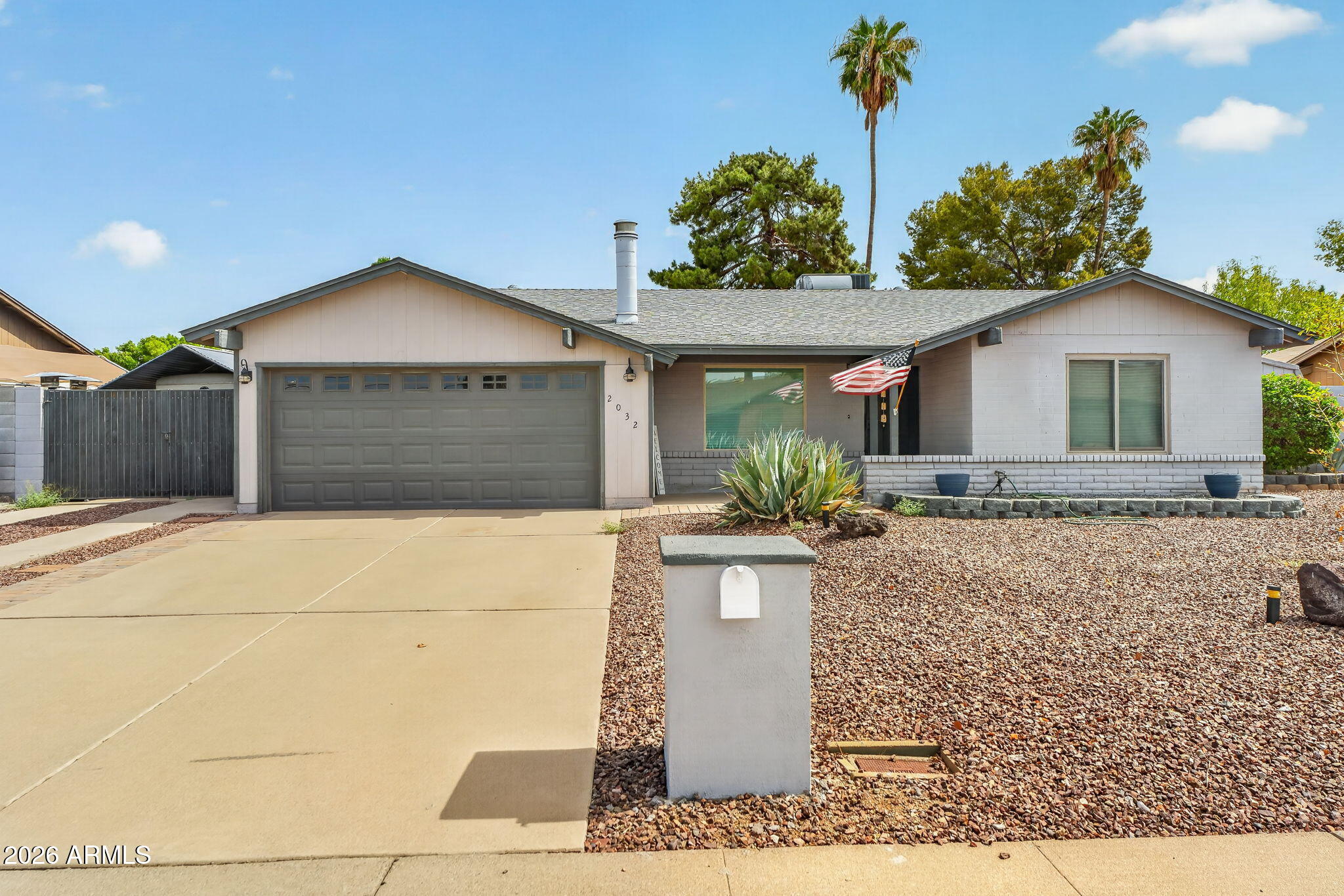 2032 W Meadow Drive