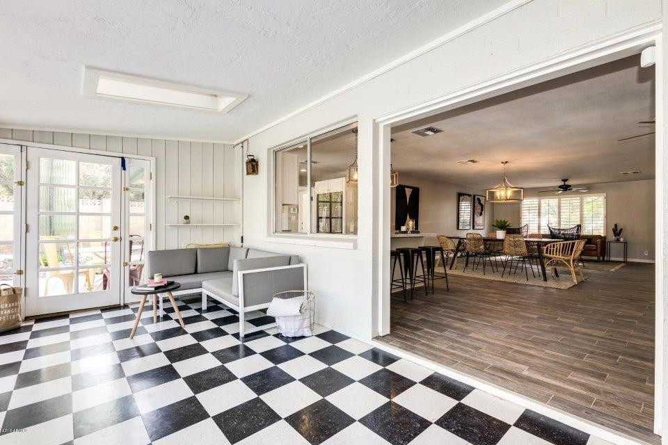 2218 E Cactus Wren Drive