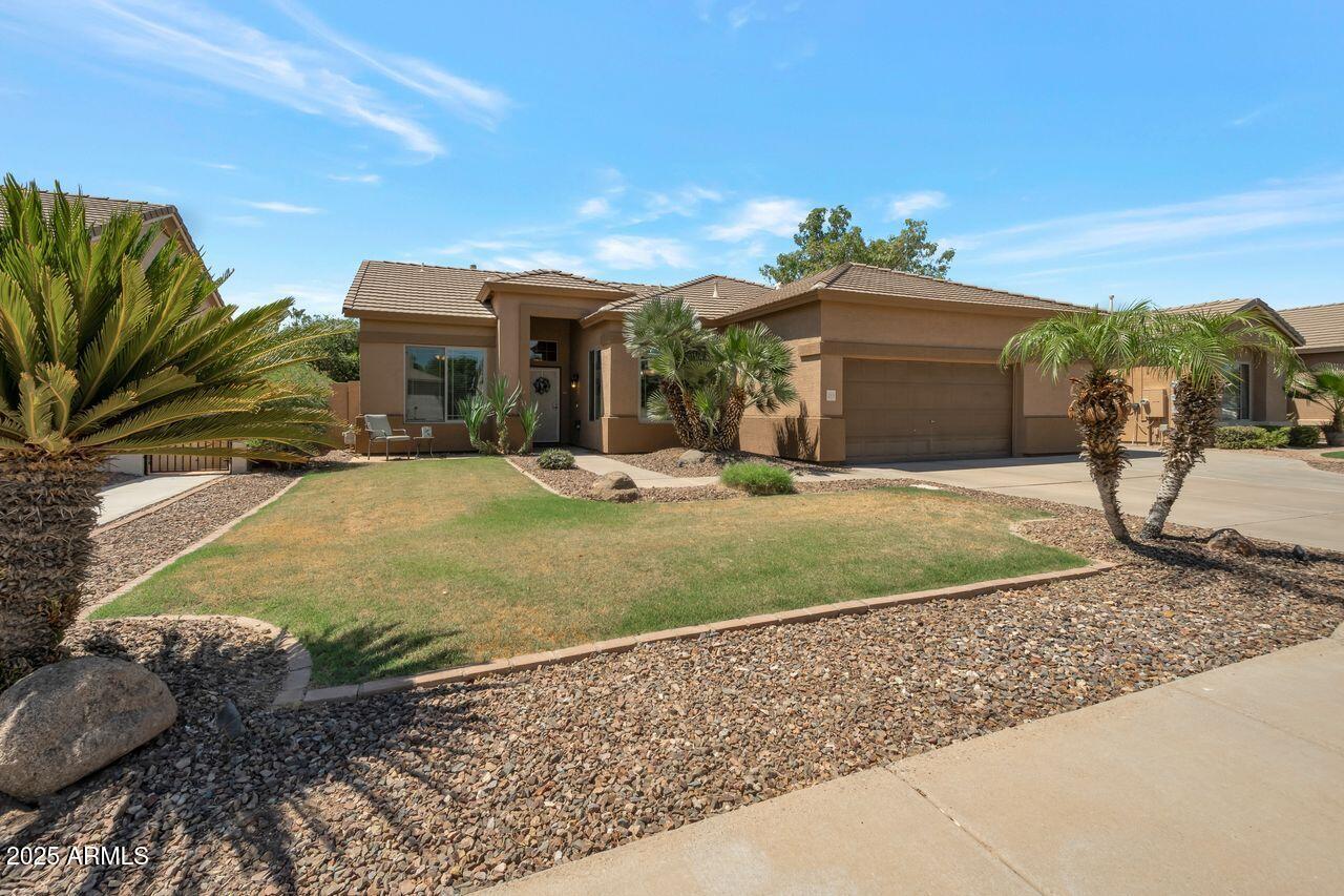 213 E SMOKE TREE Road