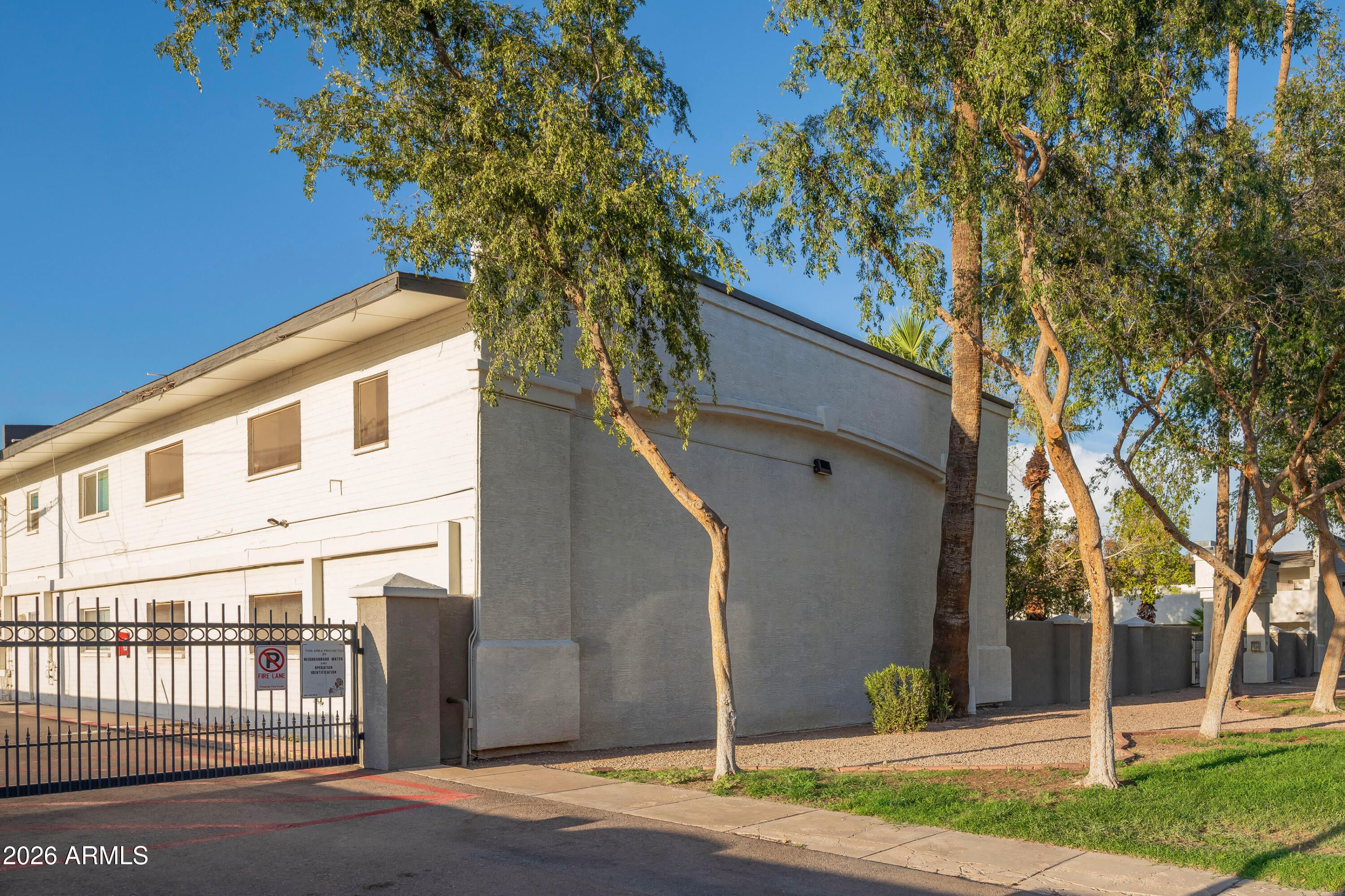 810 E COLTER Street