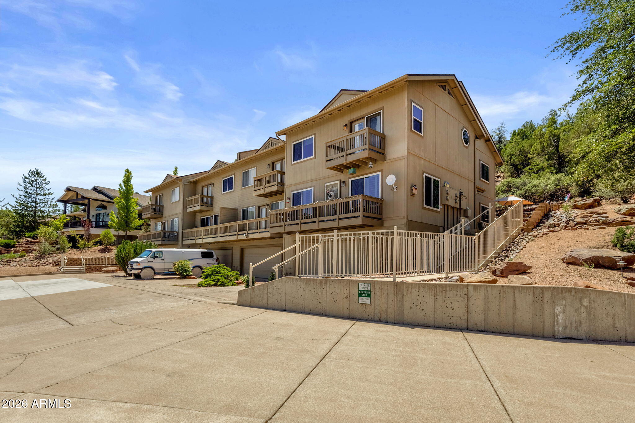 800 S MONTANA Drive