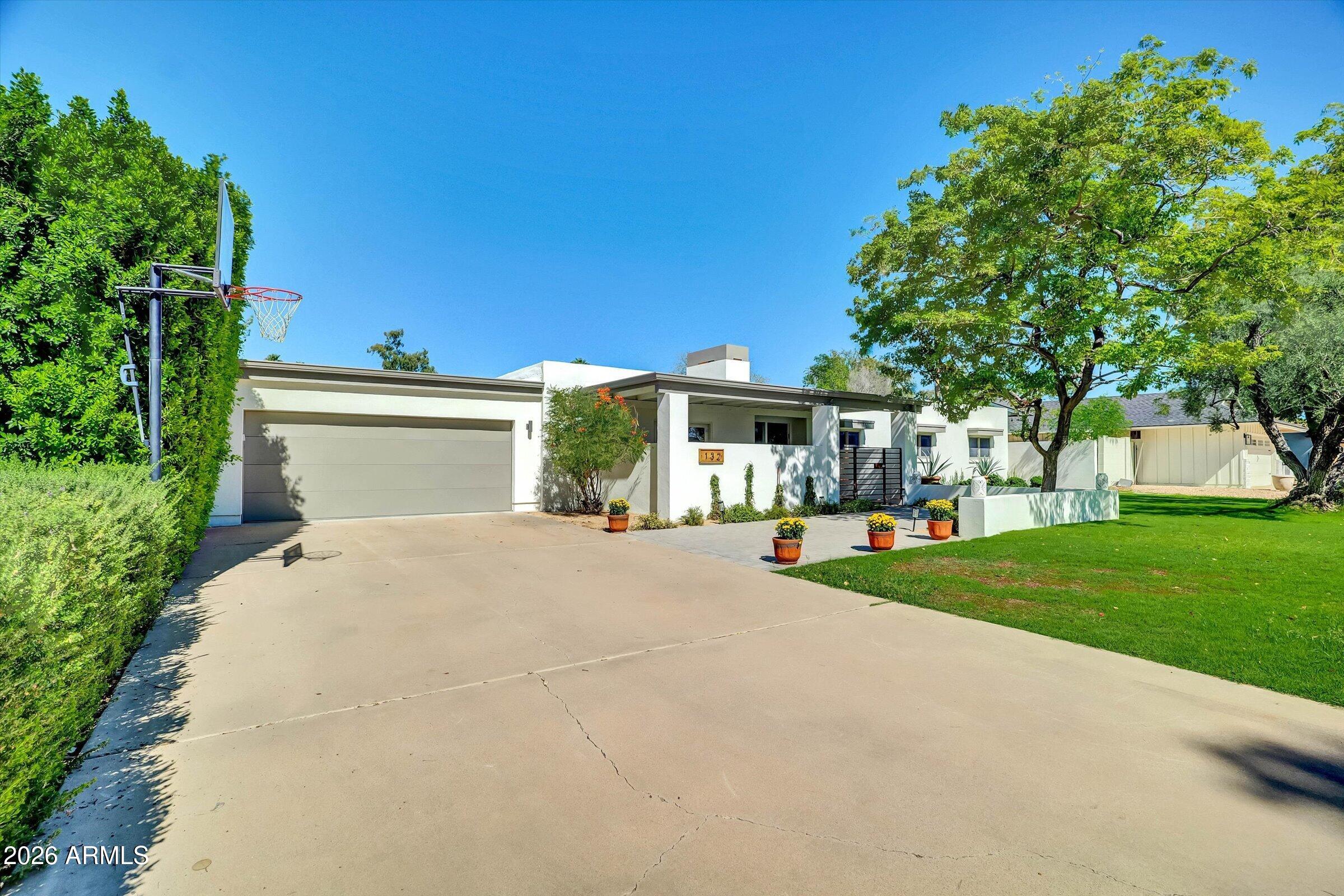 132 W LAS PALMARITAS Drive