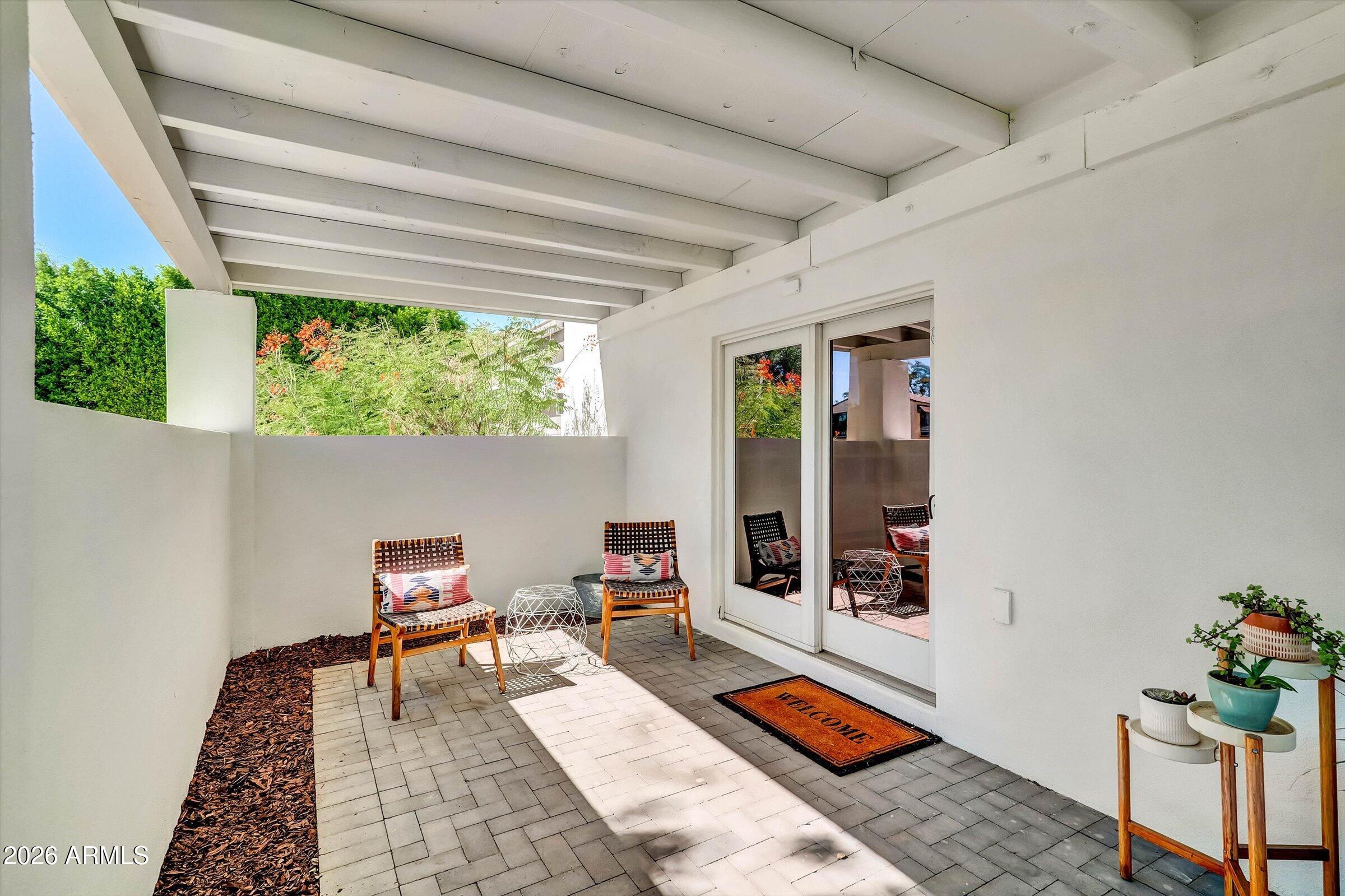 132 W LAS PALMARITAS Drive