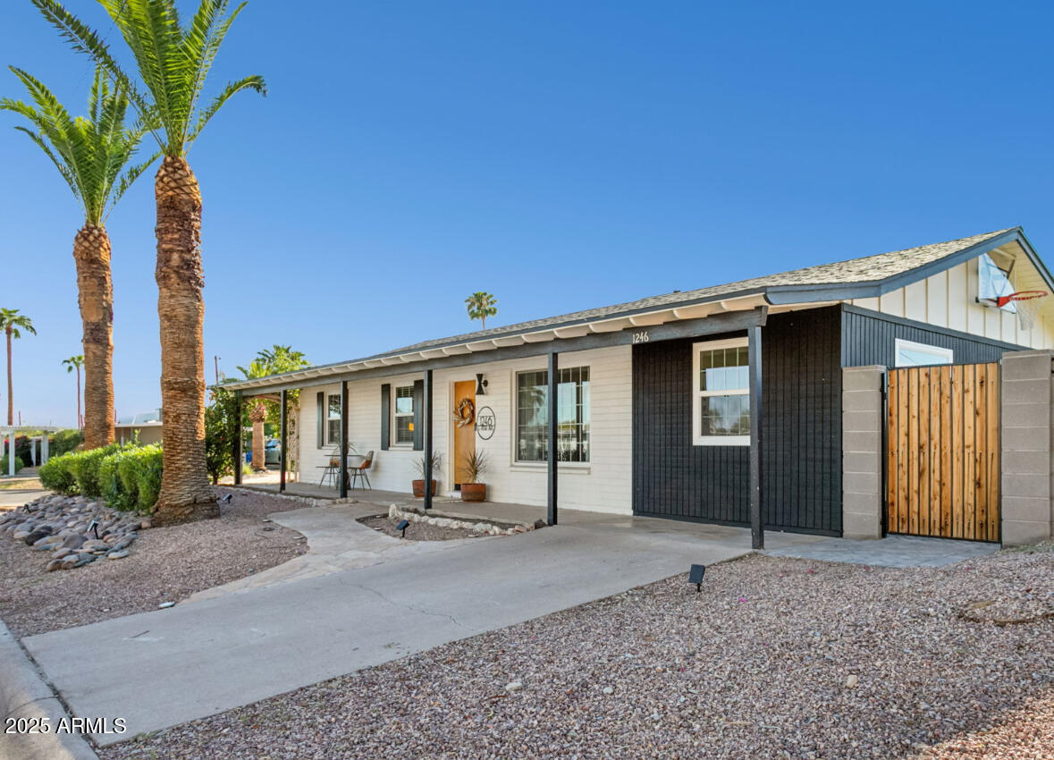 1246 E VISTA Avenue