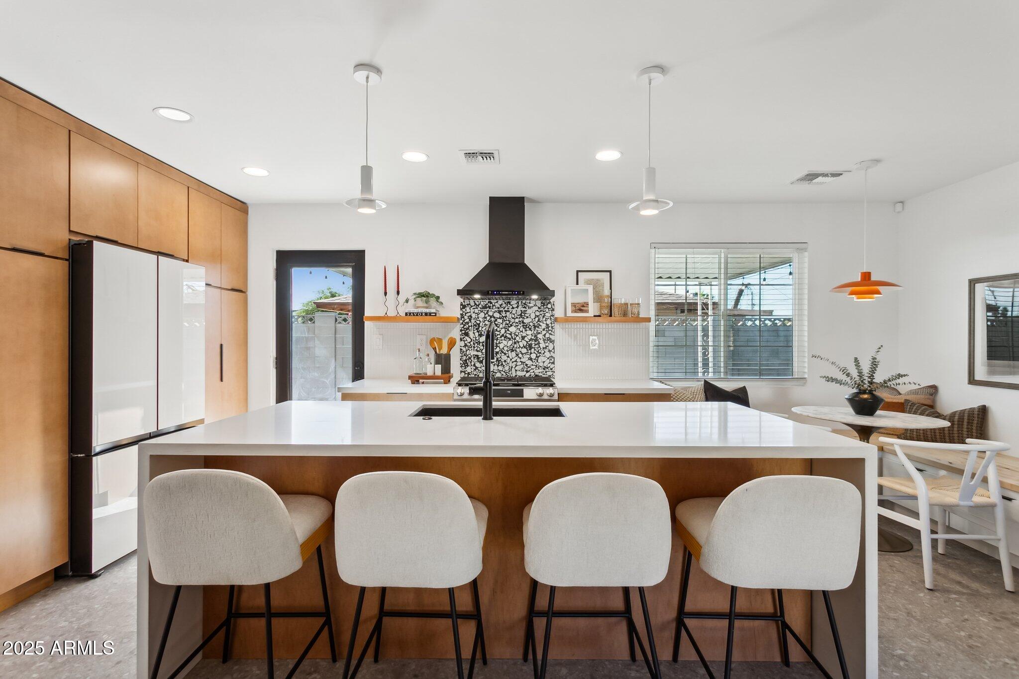 1246 E VISTA Avenue