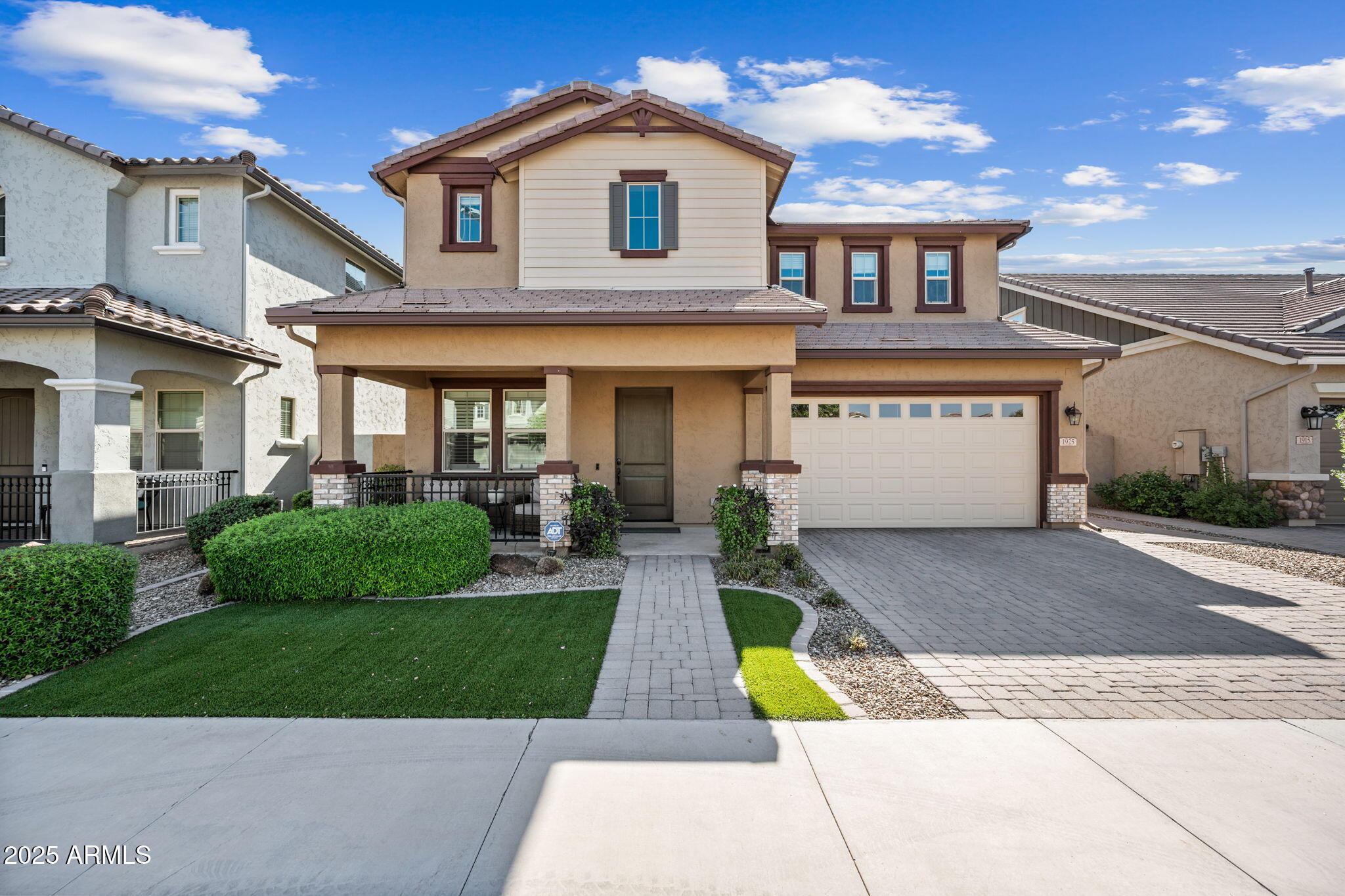 1925 E GERONIMO Street