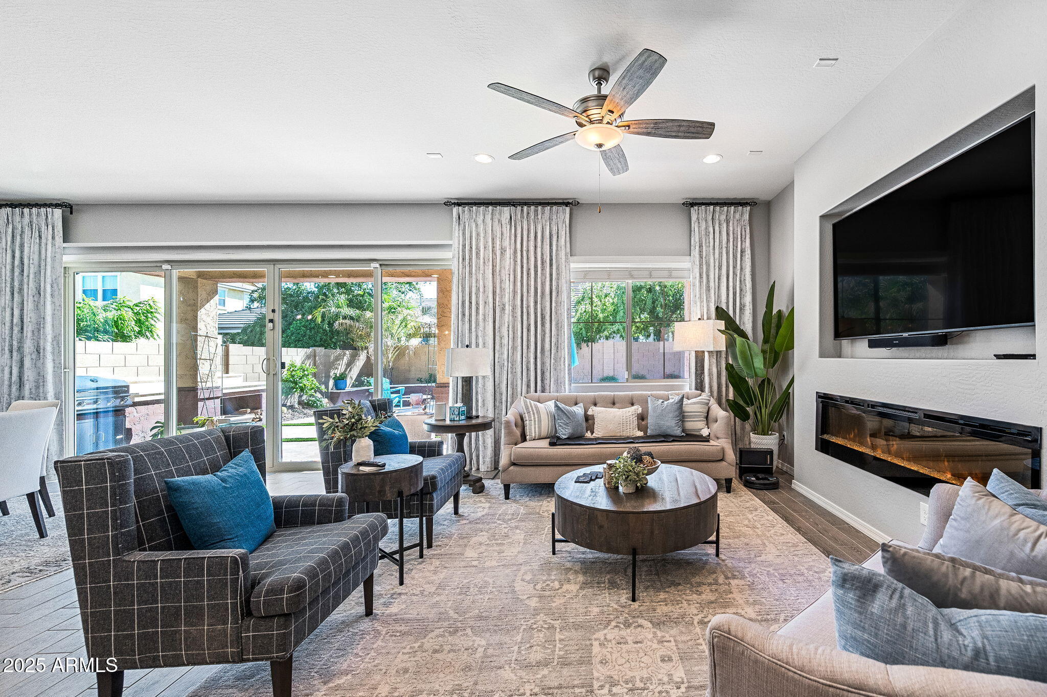 1925 E GERONIMO Street