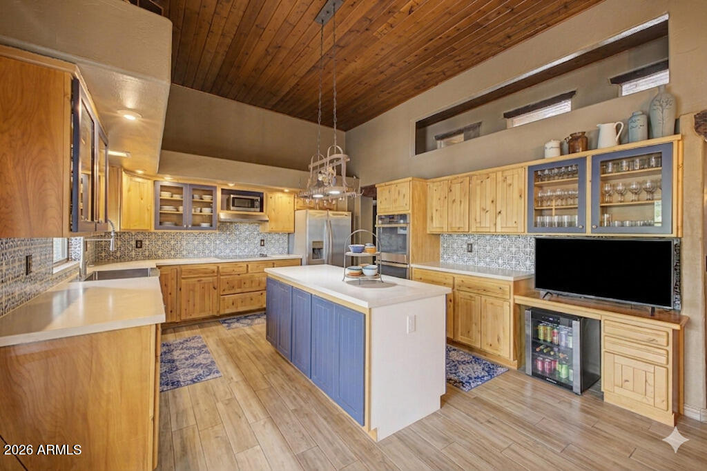 2027 E CIRCLE MOUNTAIN Road