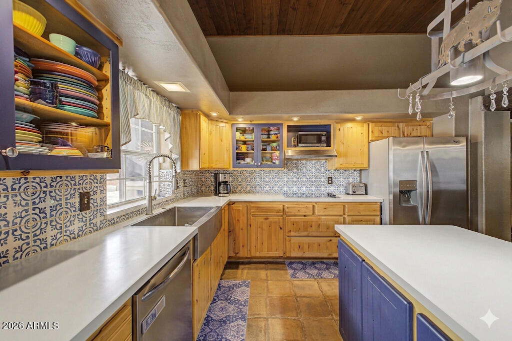 2027 E CIRCLE MOUNTAIN Road