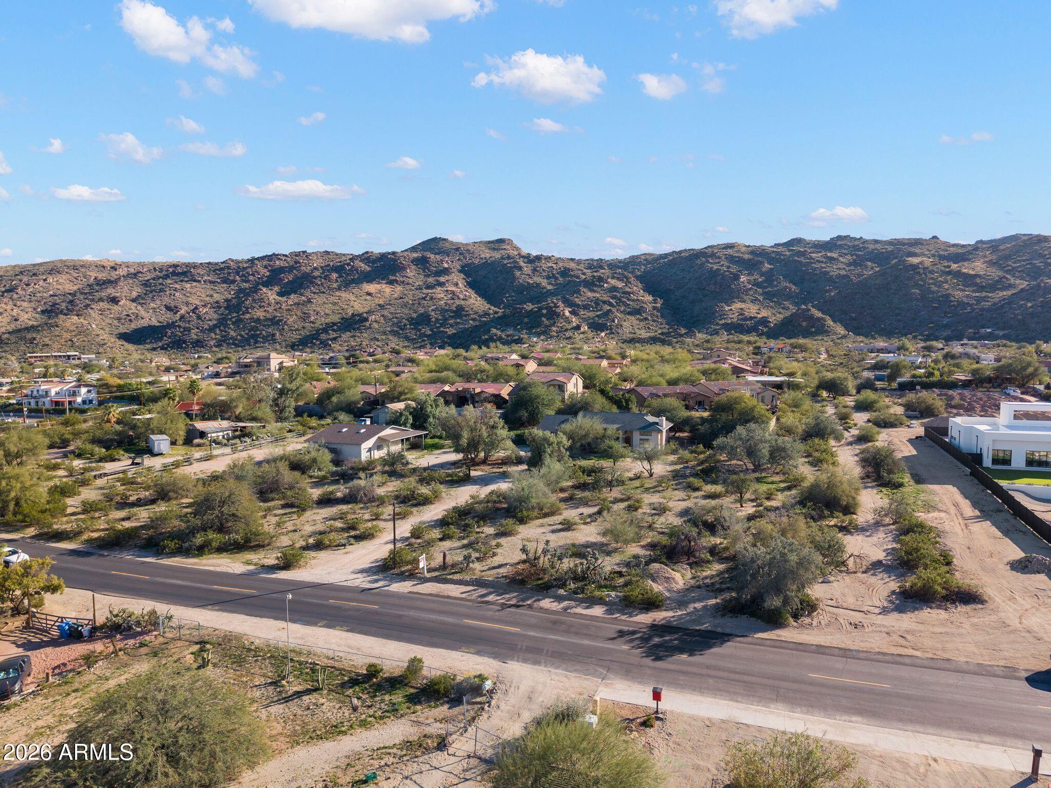 2252 E SOUTH MOUNTAIN Avenue