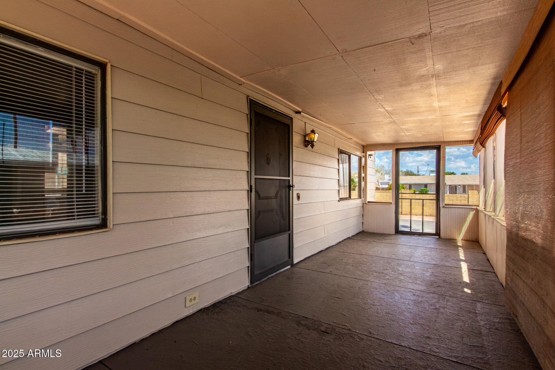 9427 E UNIVERSITY Drive 16