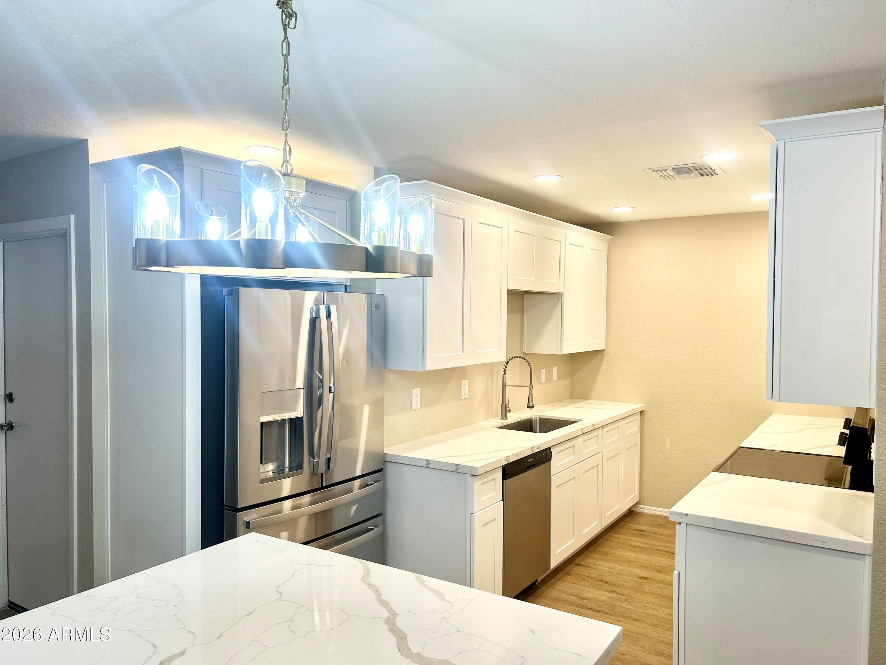 1021 S GREENFIELD Road 1075