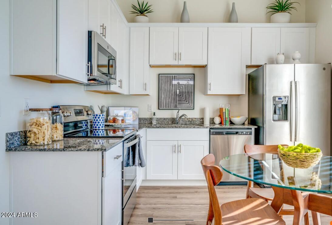 9652 E HAMPTON Avenue 1