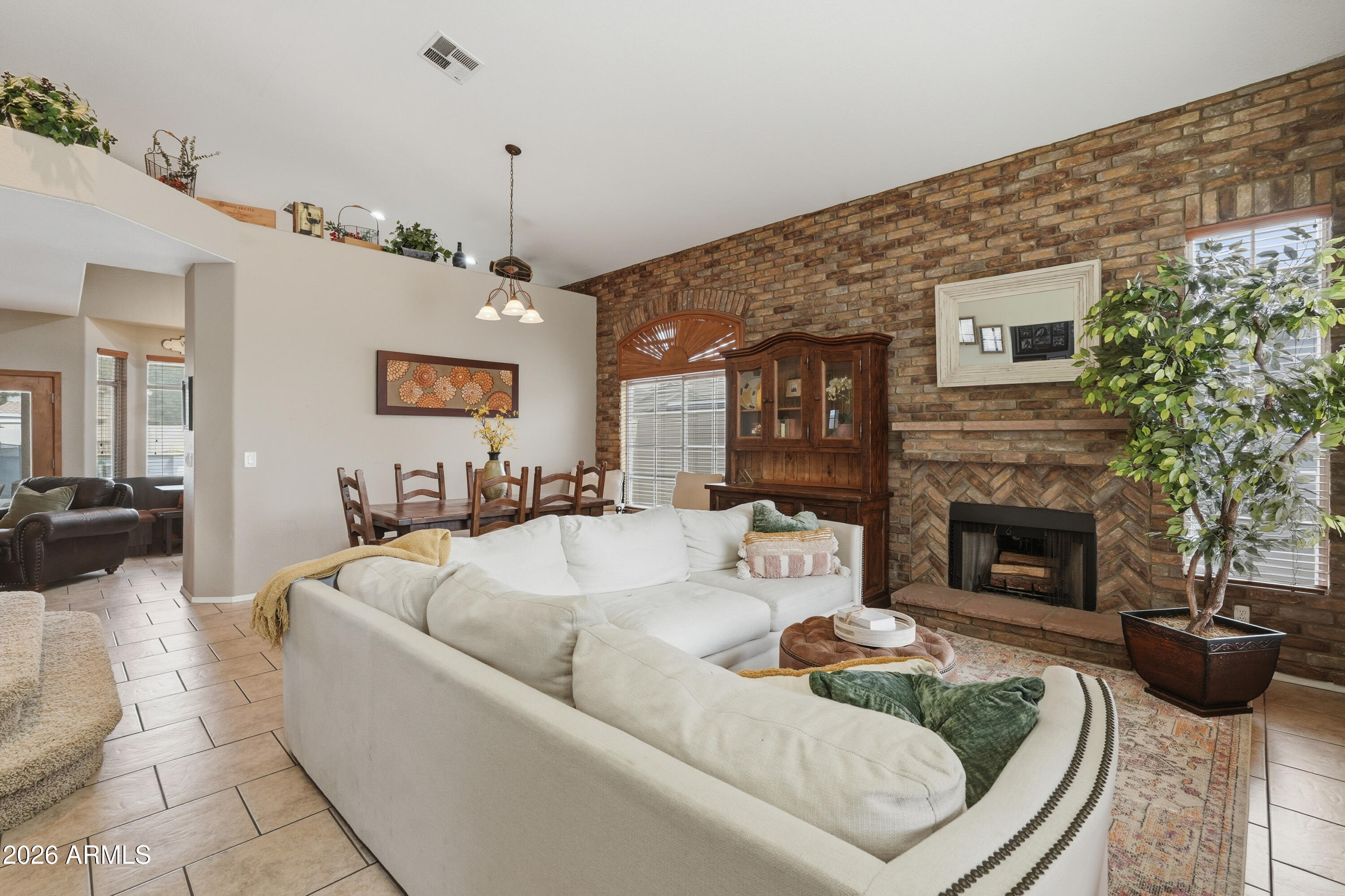 2570 W SHANNON Court