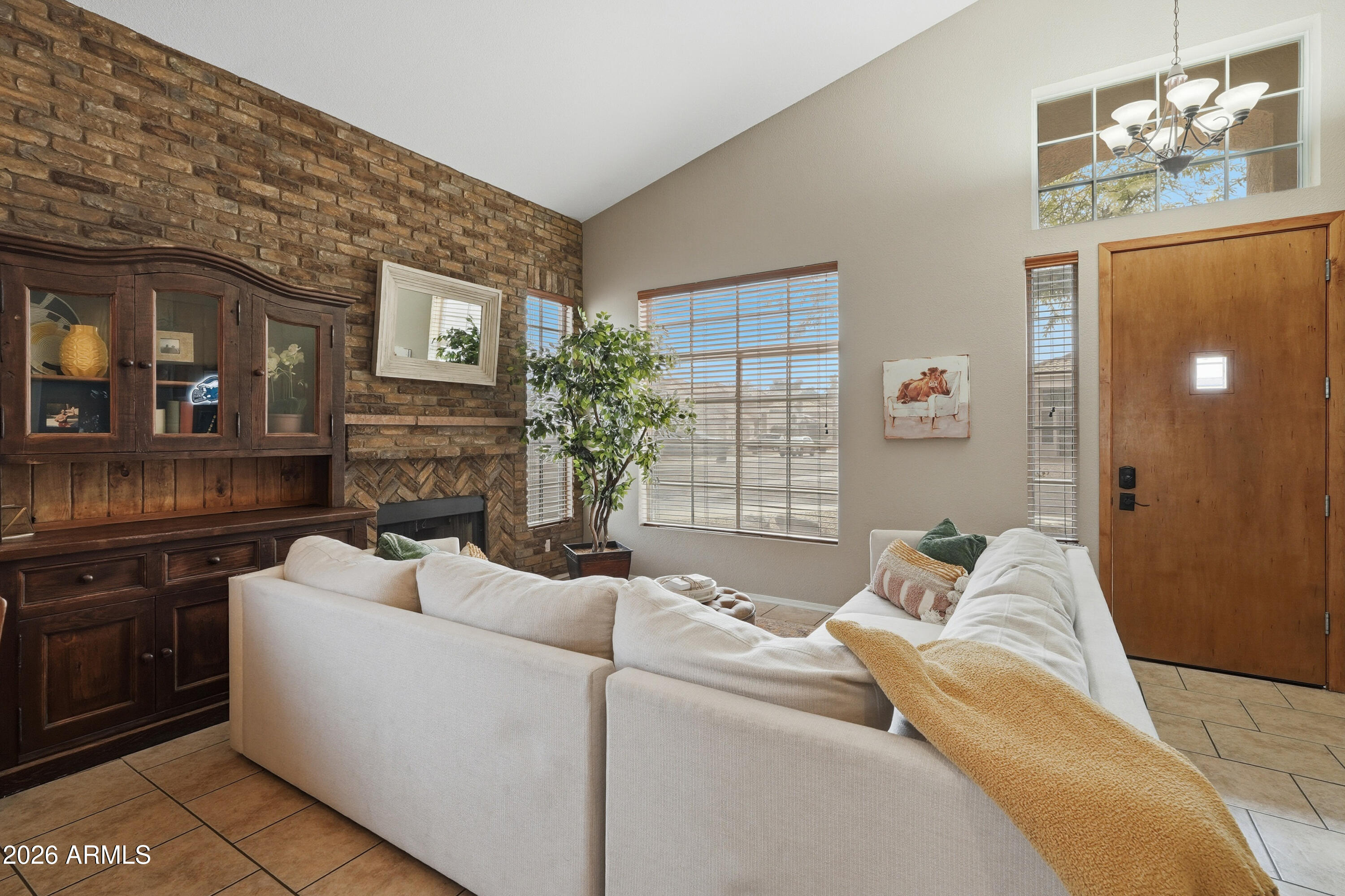 2570 W SHANNON Court